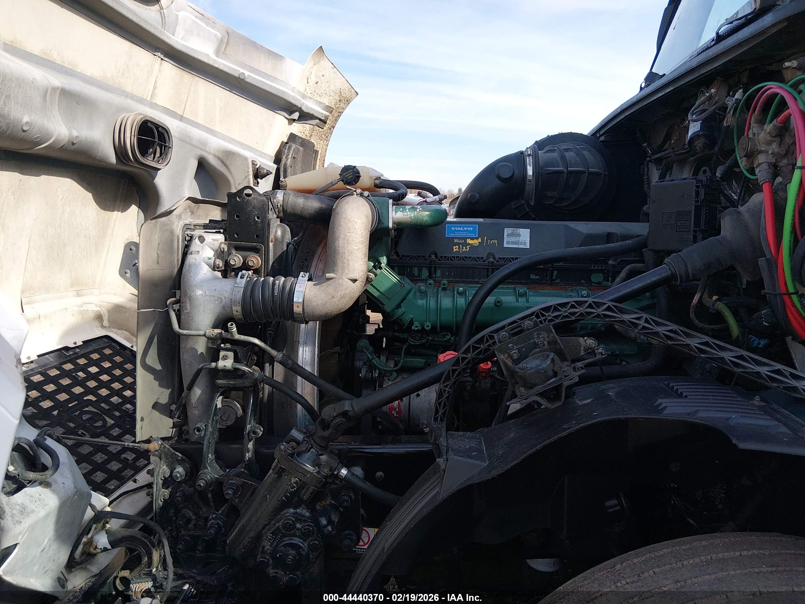VOLVO VN image 10