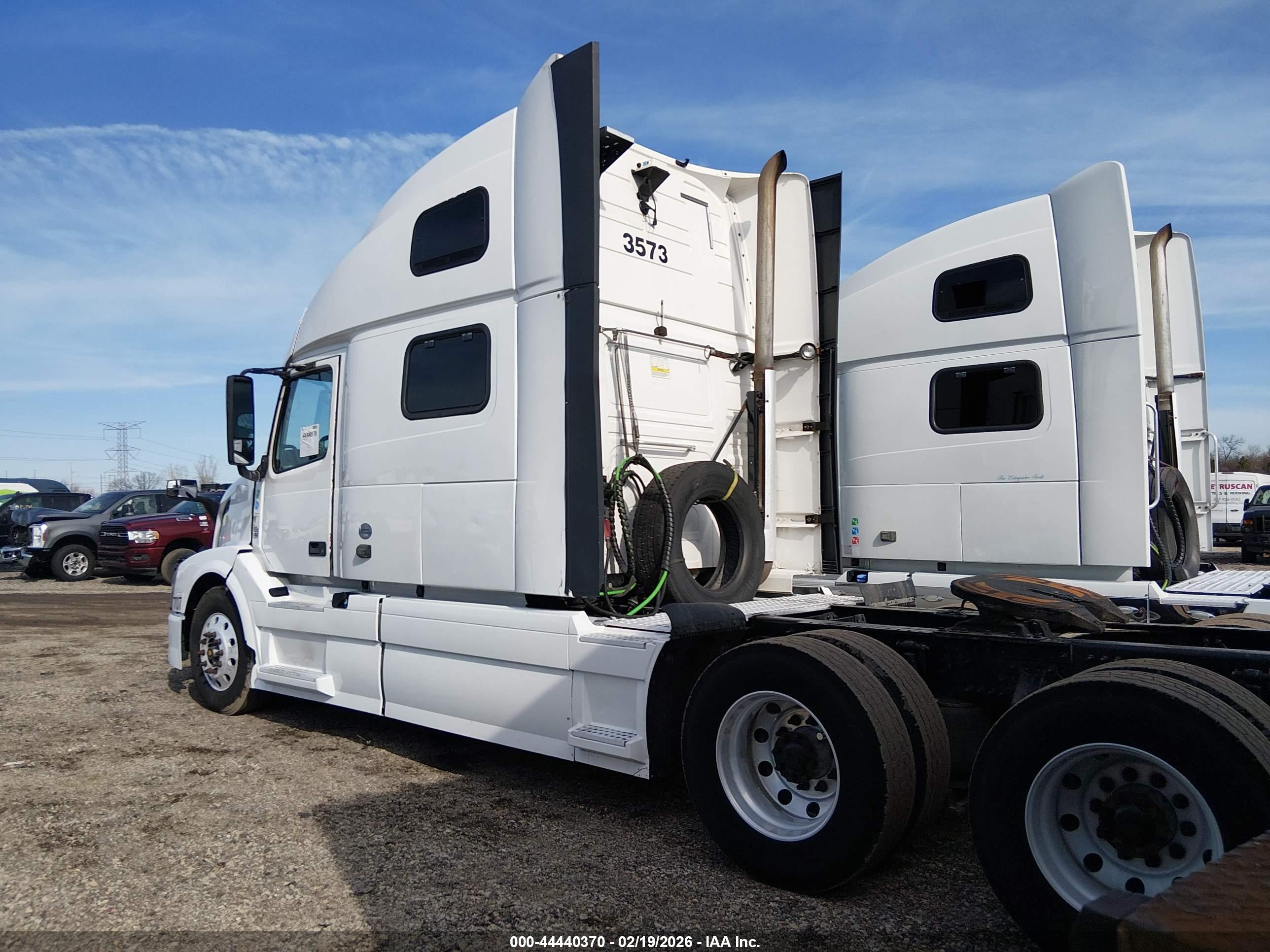 VOLVO VN image 3