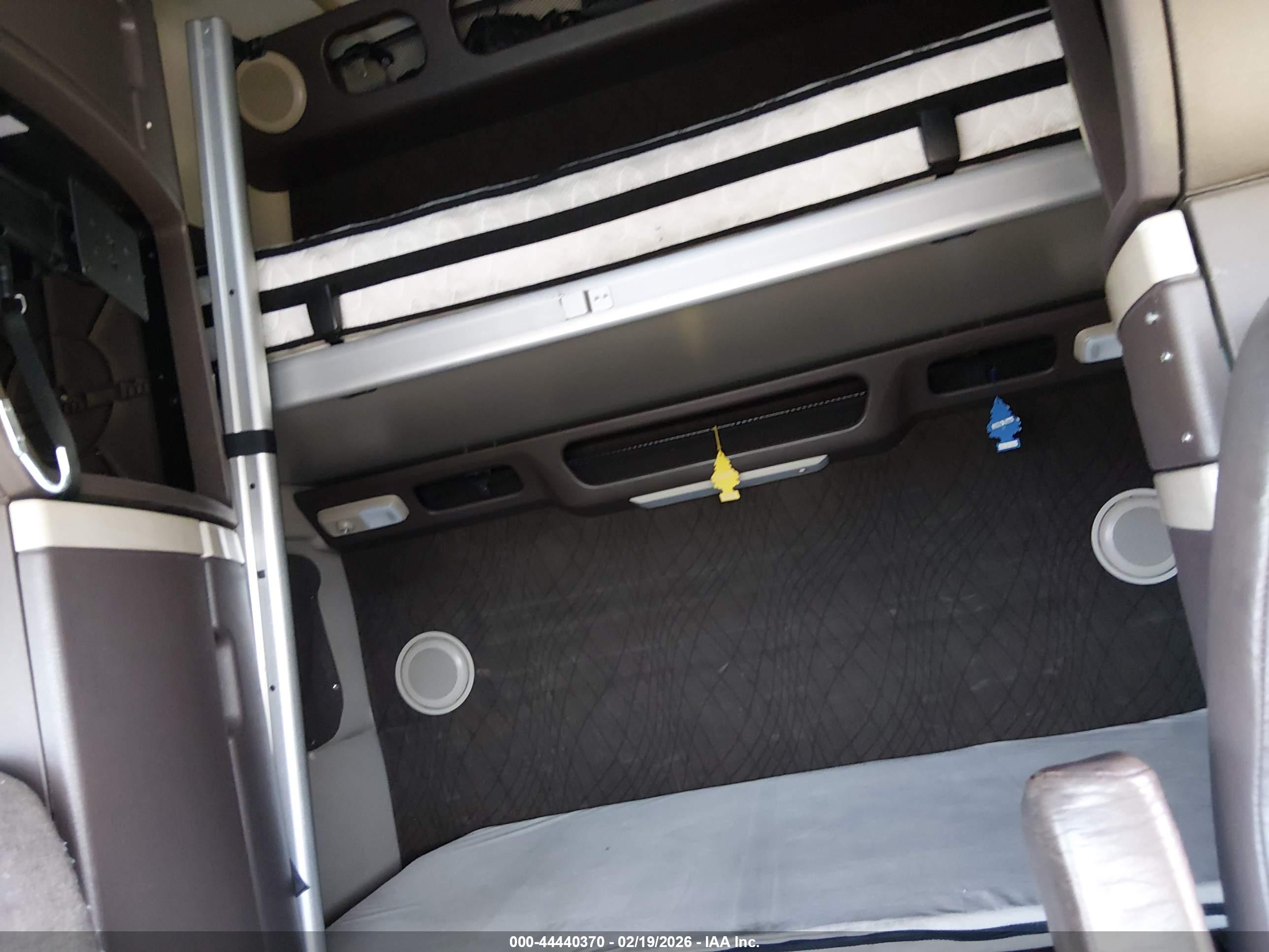 VOLVO VN image 8