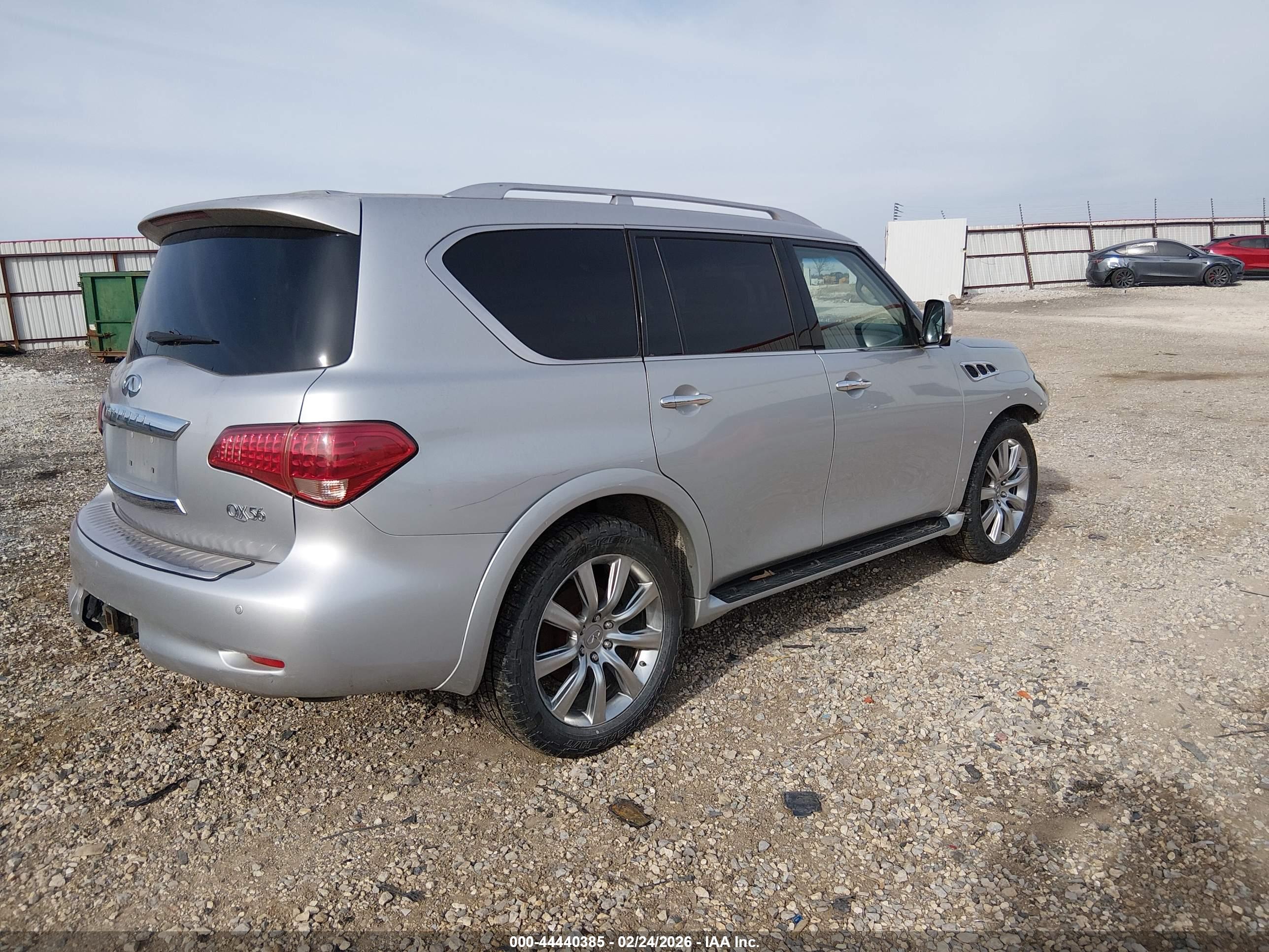 INFINITI QX56 image 4
