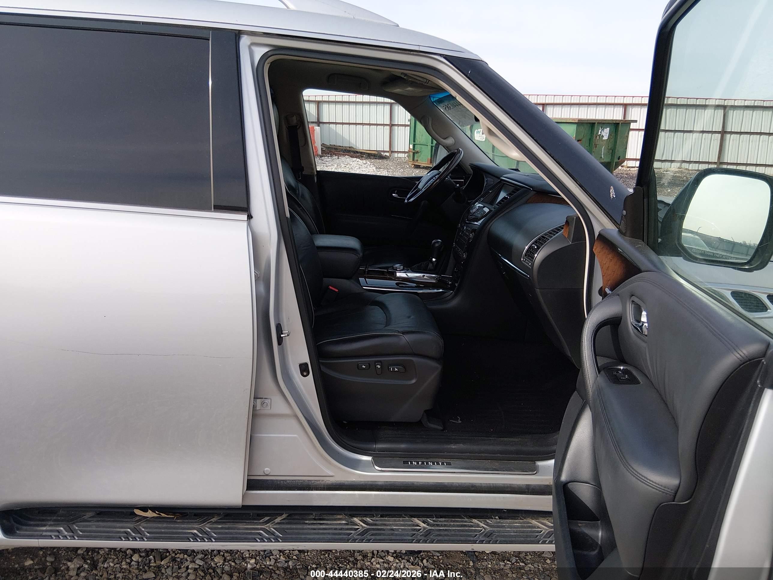 INFINITI QX56 image 5