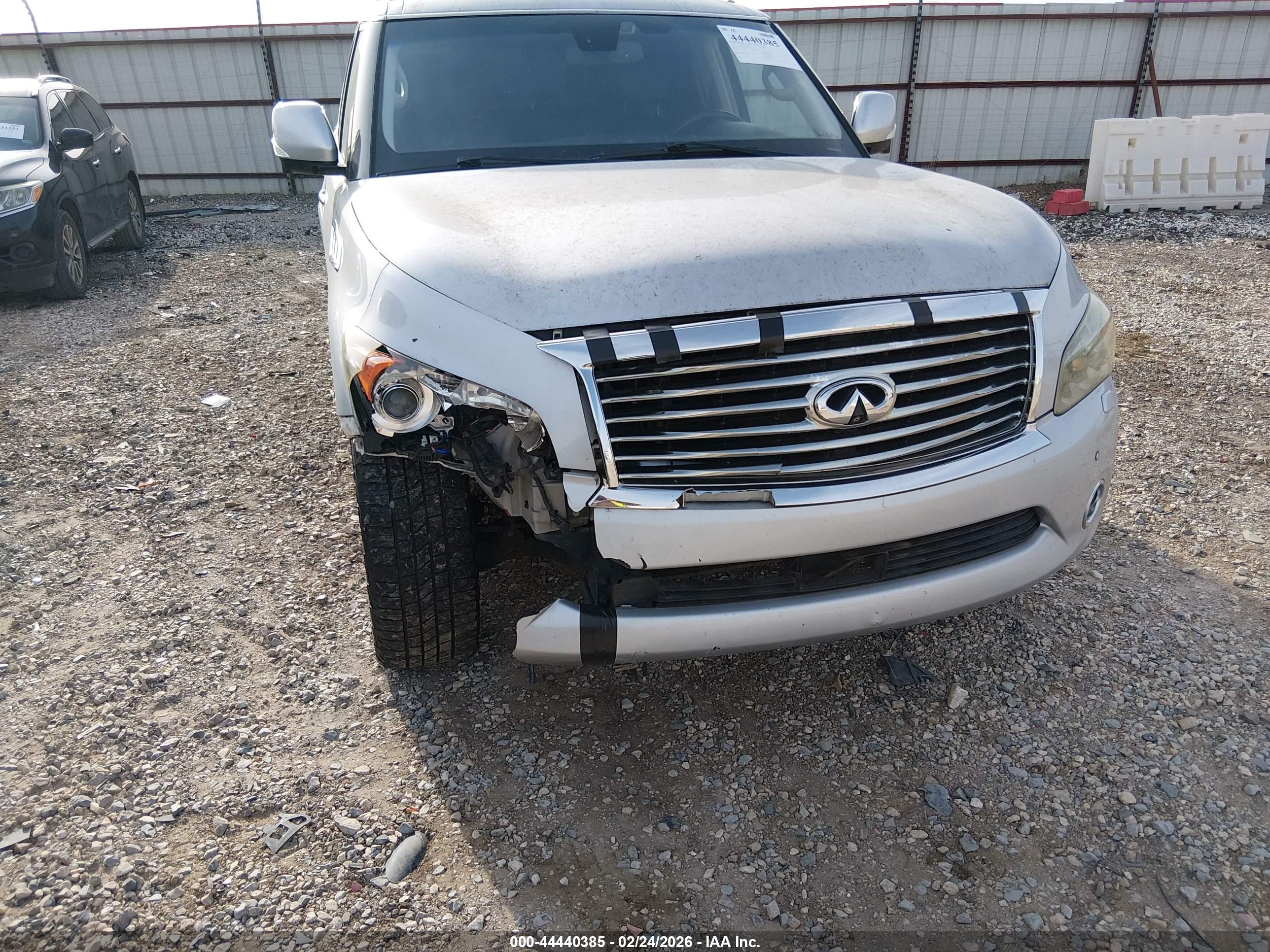 INFINITI QX56 image 6