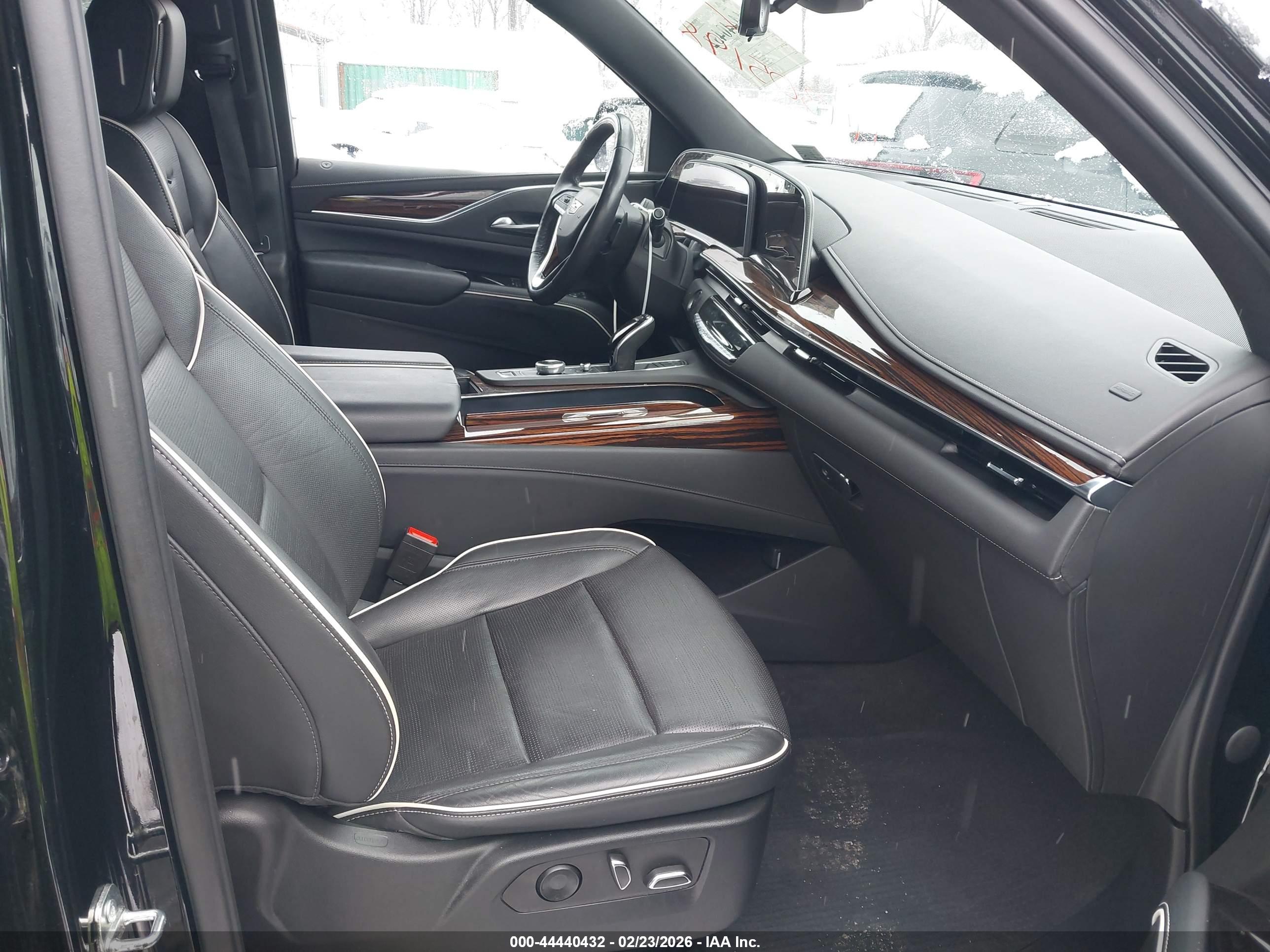 CADILLAC ESCALADE image 5