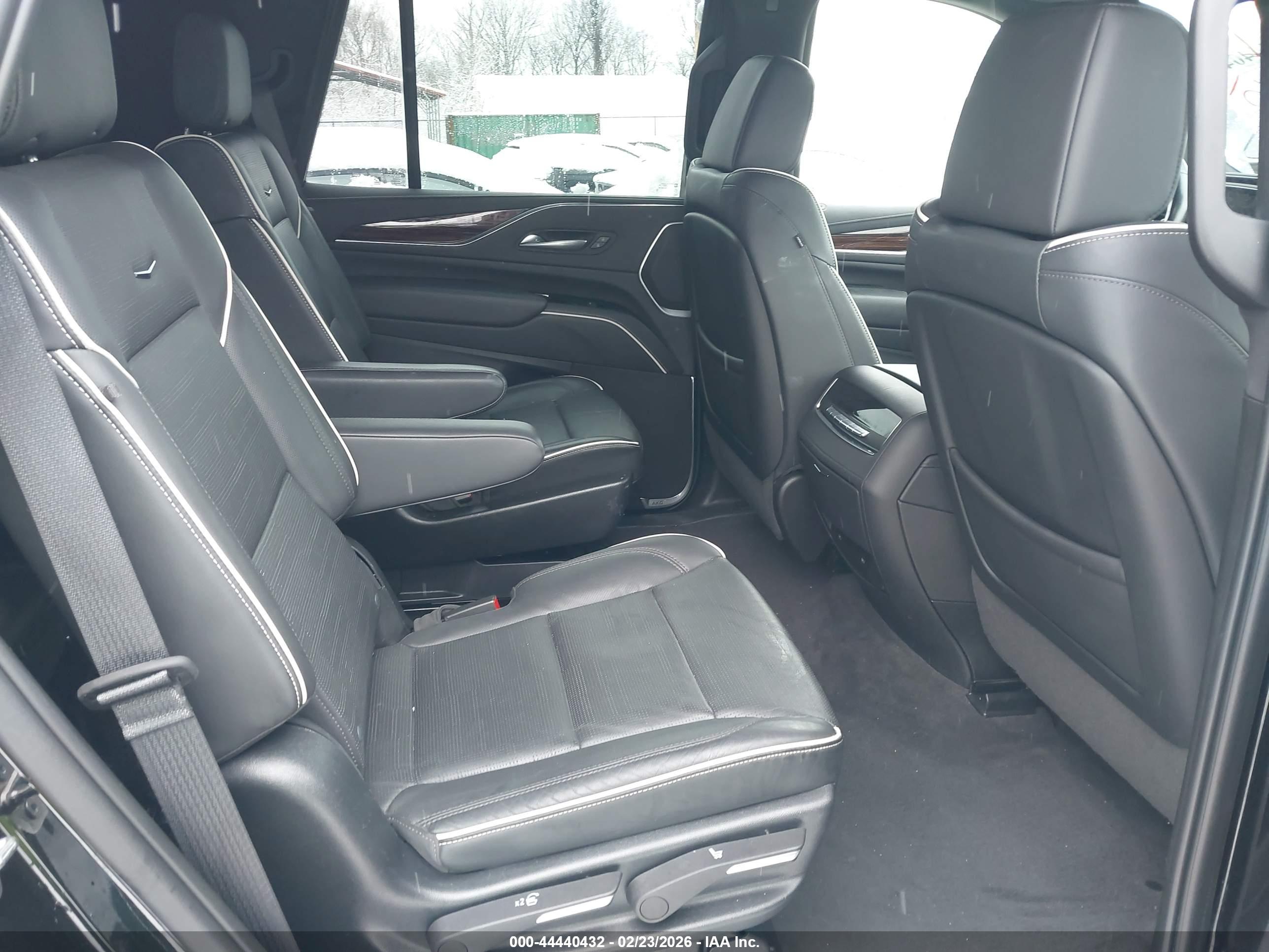 CADILLAC ESCALADE image 8