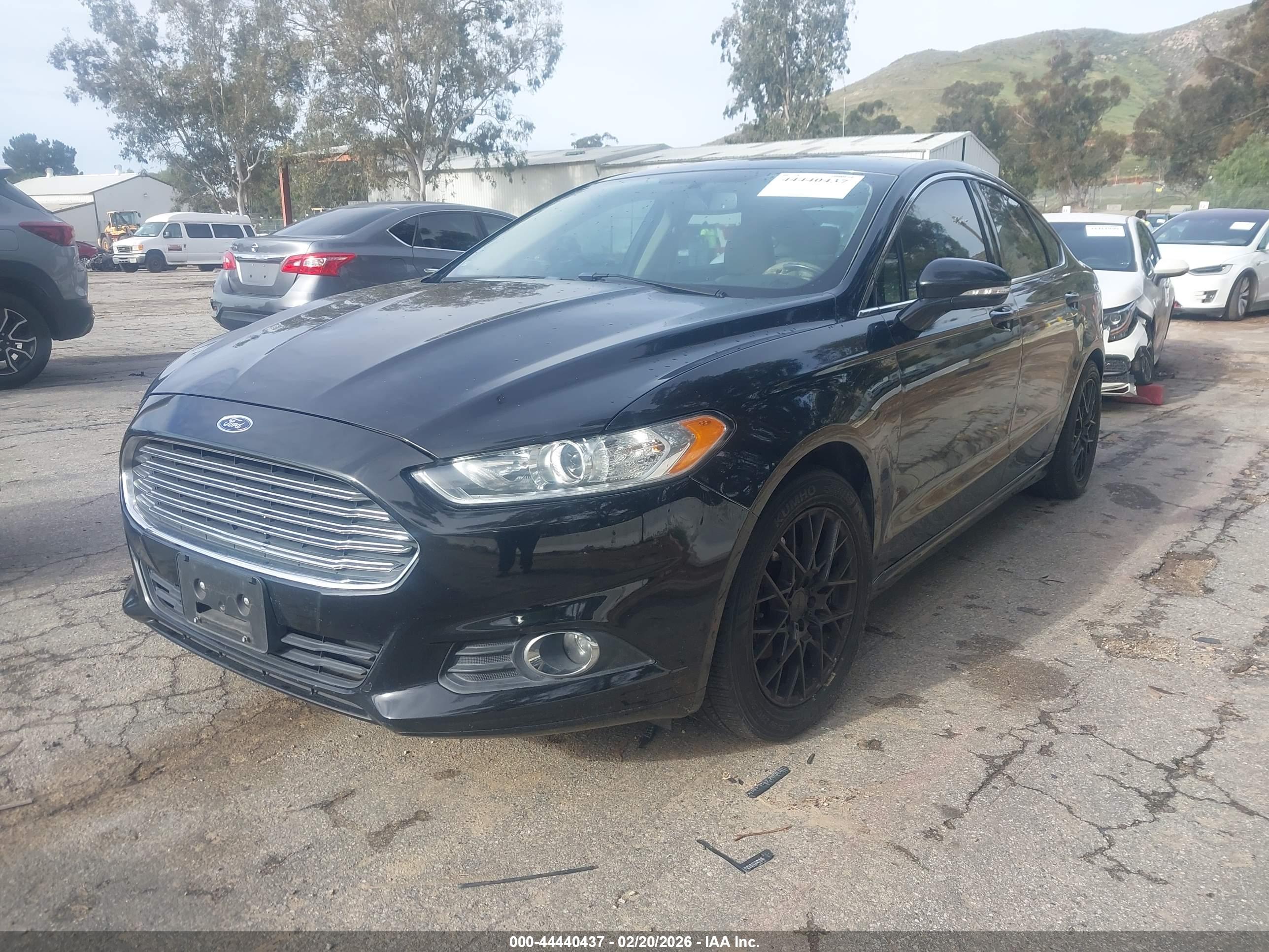 FORD FUSION image 2