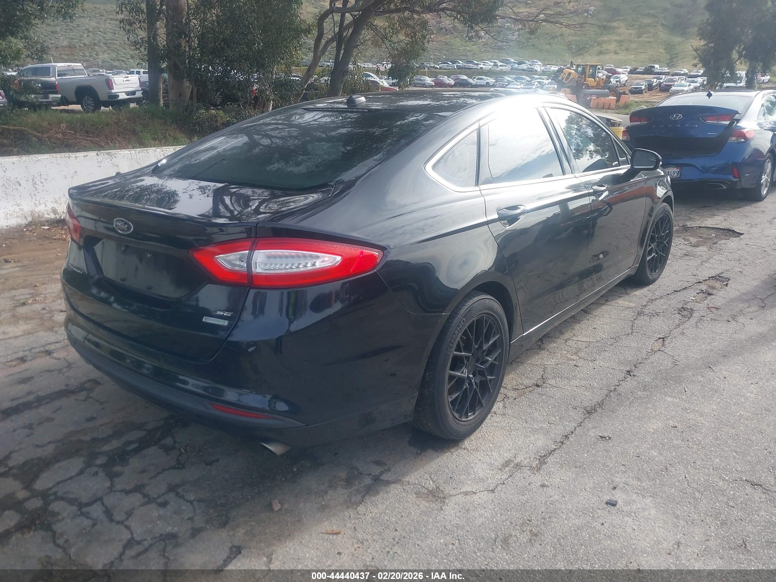 FORD FUSION image 4
