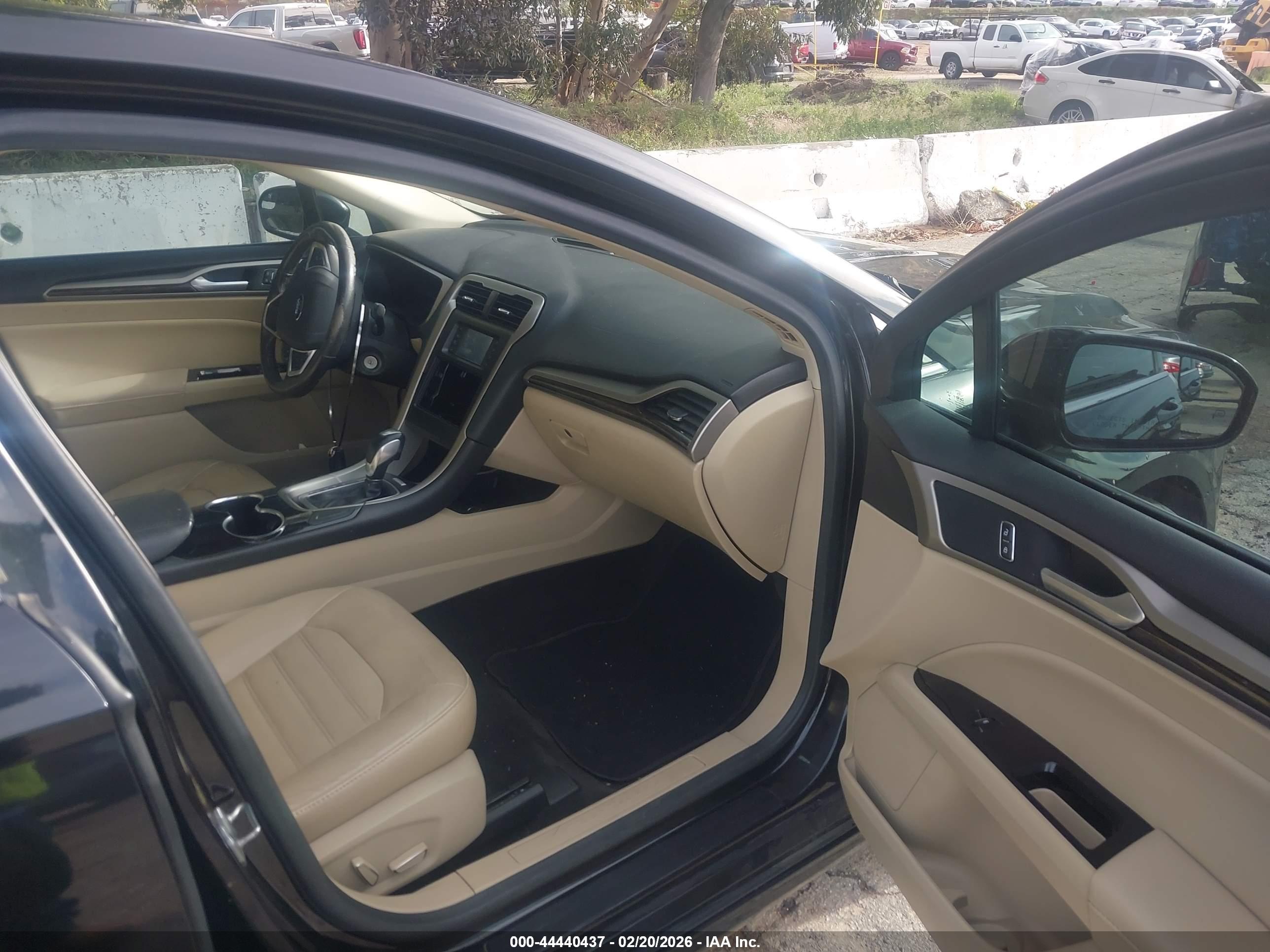 FORD FUSION image 5