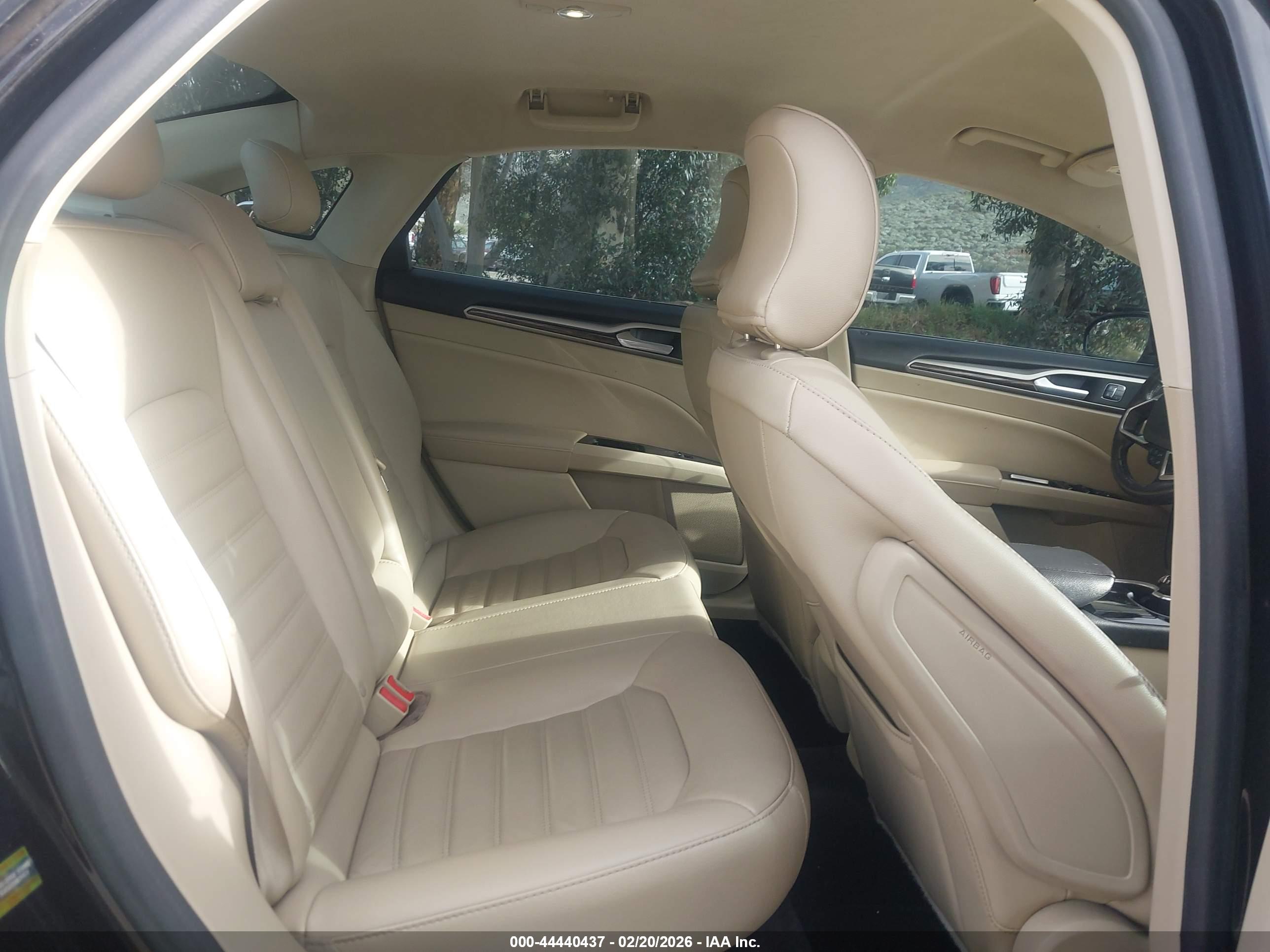 FORD FUSION image 8
