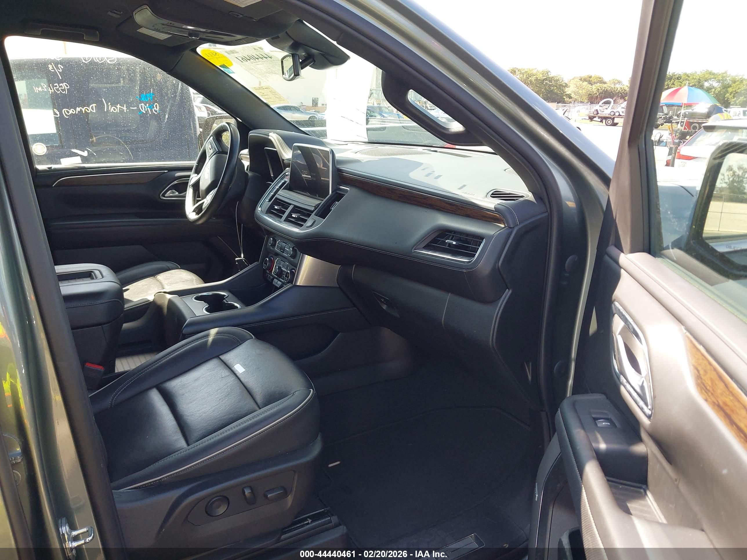 CHEVROLET SUBURBAN image 5