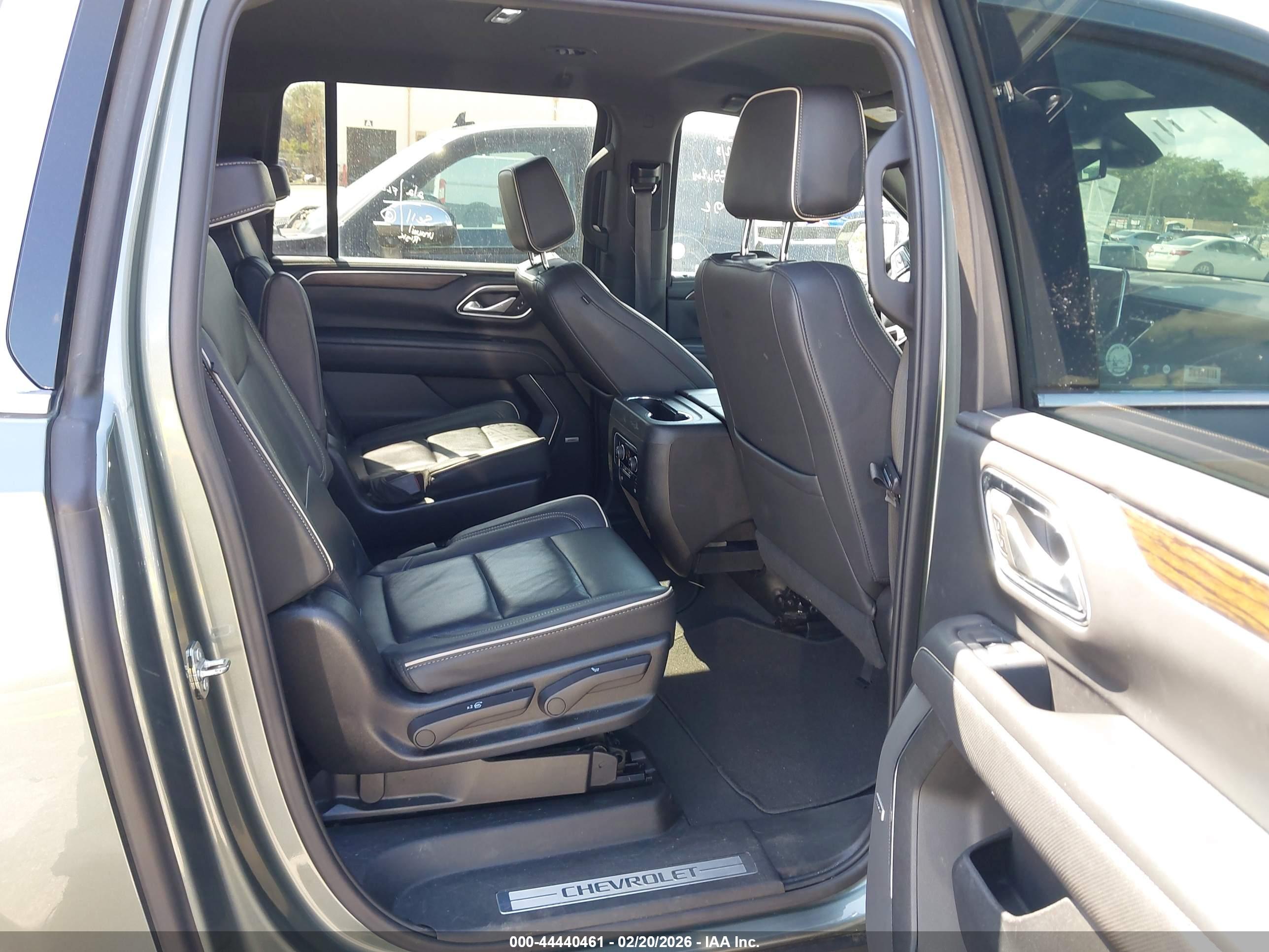 CHEVROLET SUBURBAN image 8