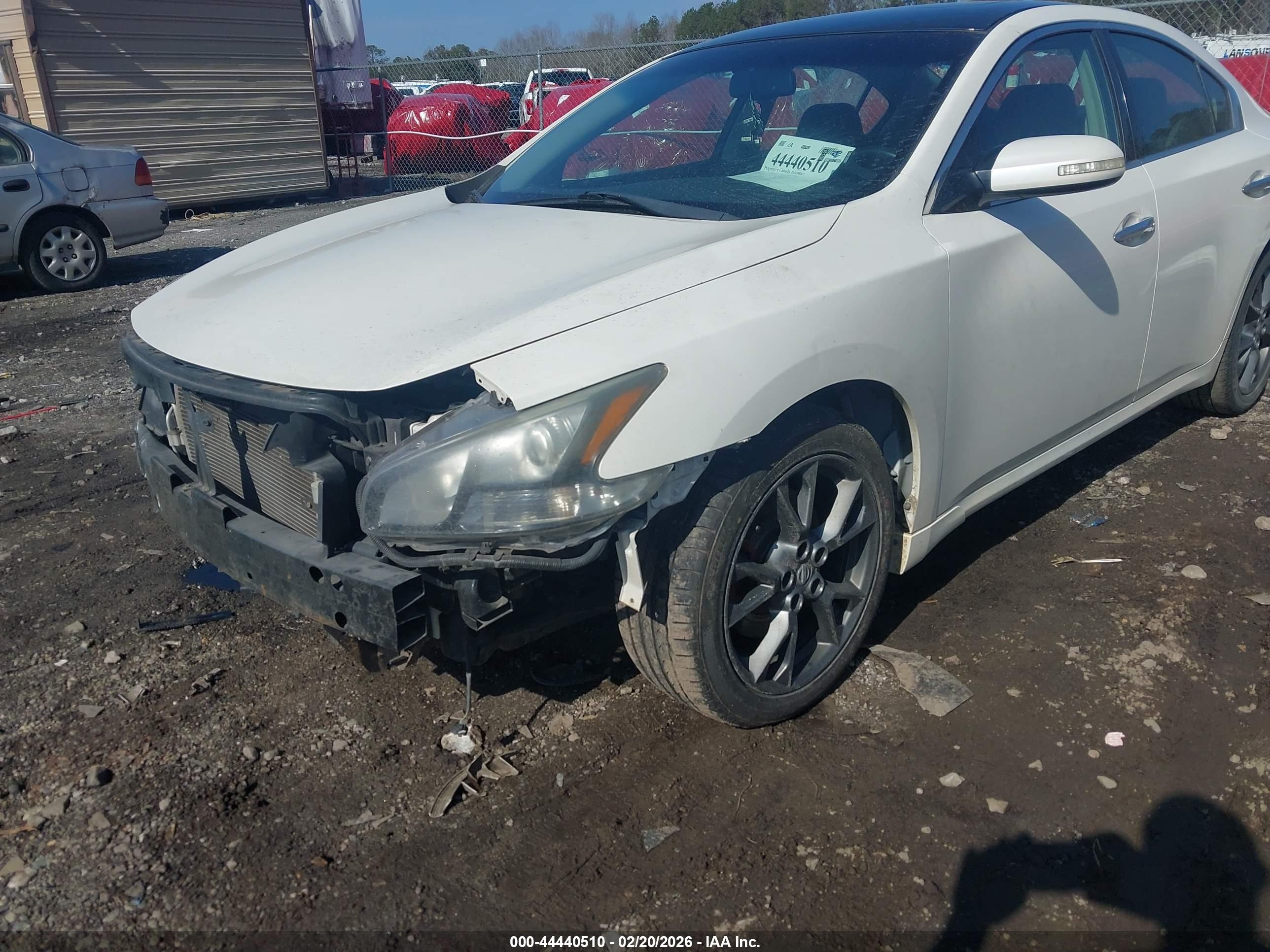 NISSAN MAXIMA image 6