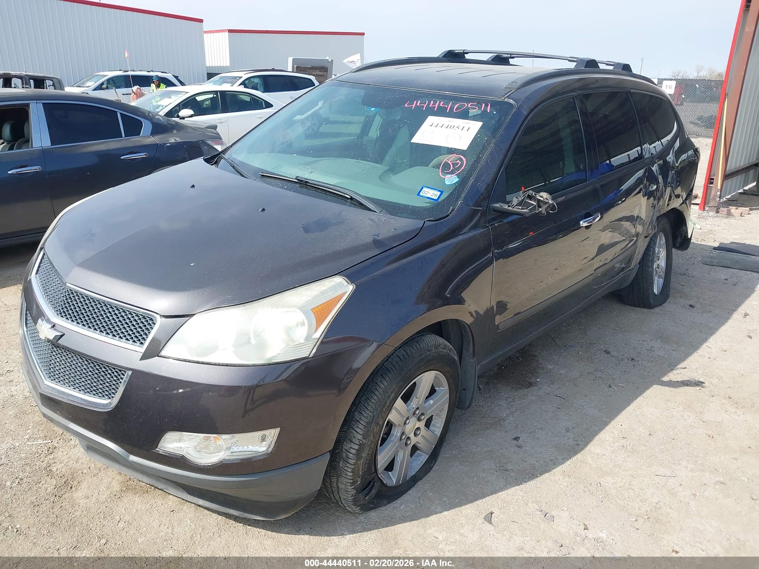 CHEVROLET TRAVERSE image 2
