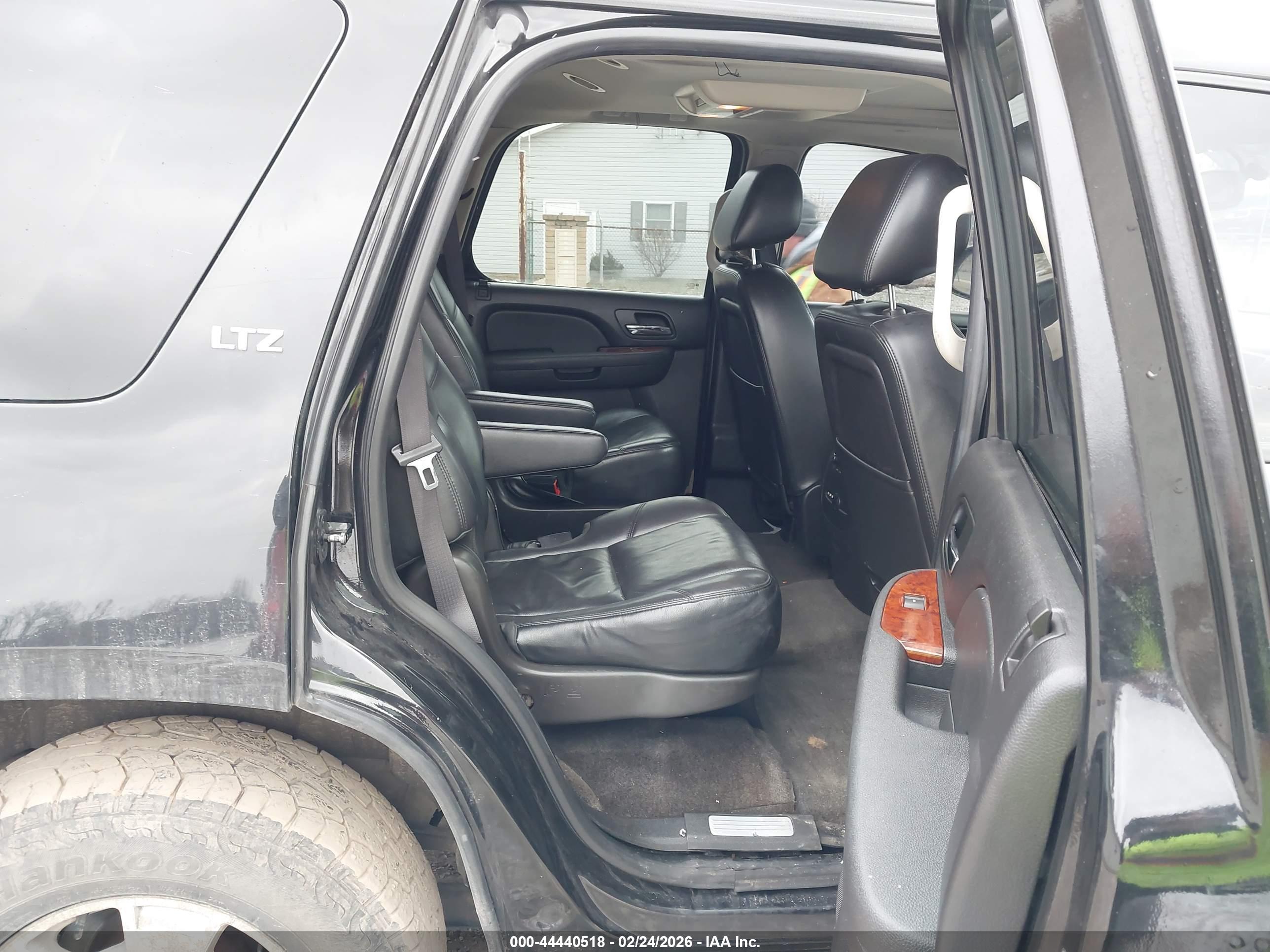 CHEVROLET TAHOE image 8