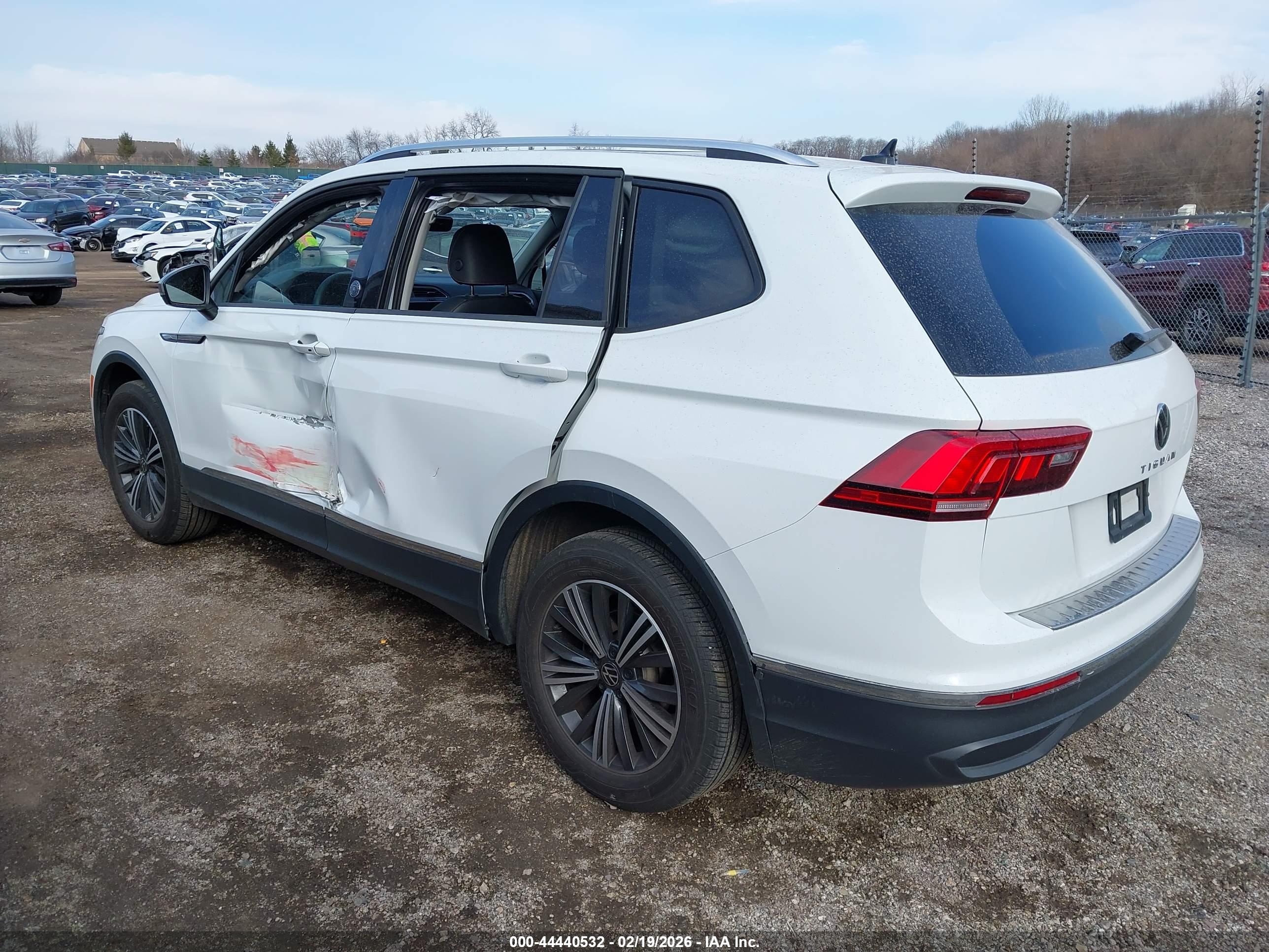 VOLKSWAGEN TIGUAN image 3