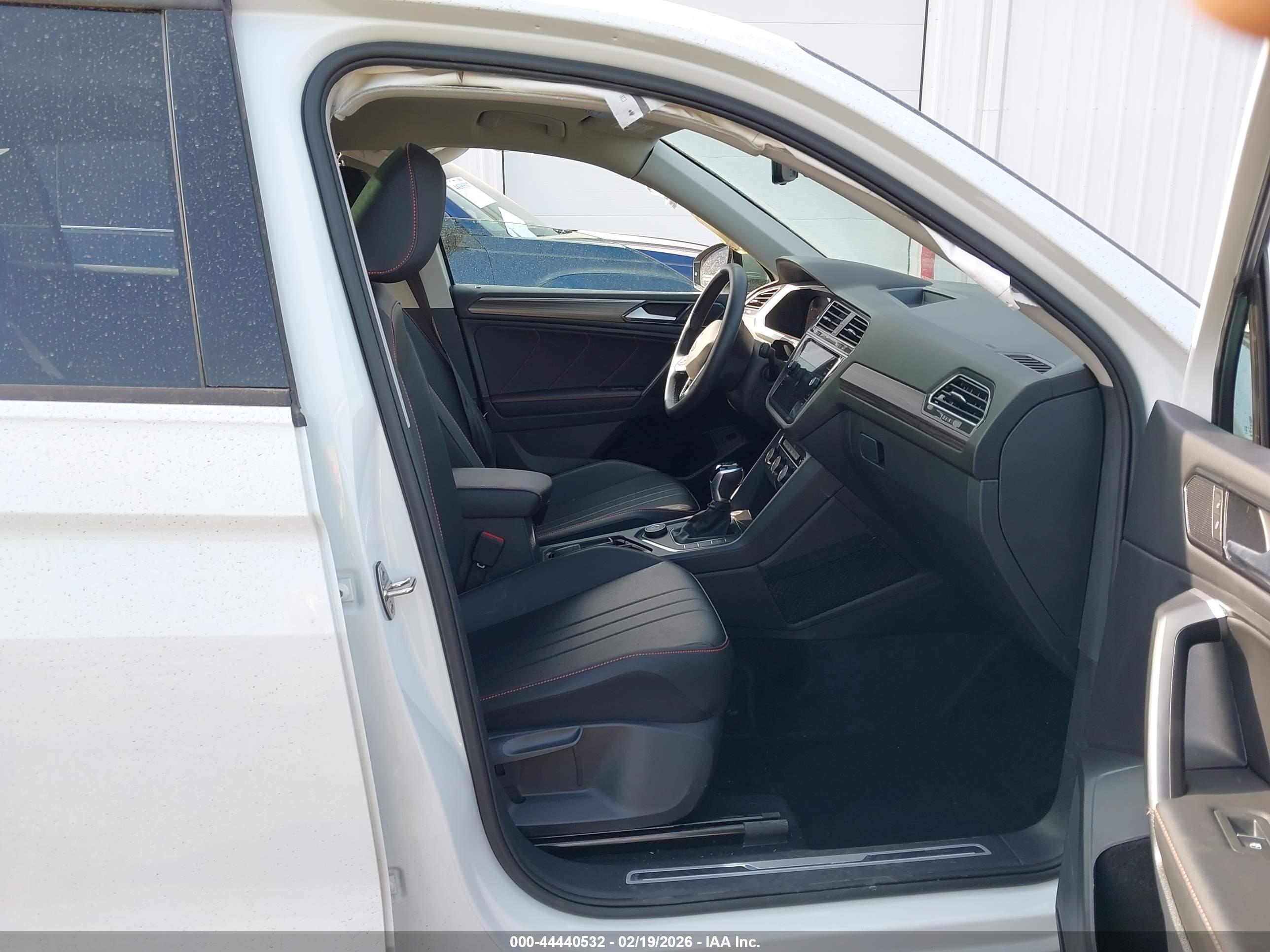 VOLKSWAGEN TIGUAN image 5