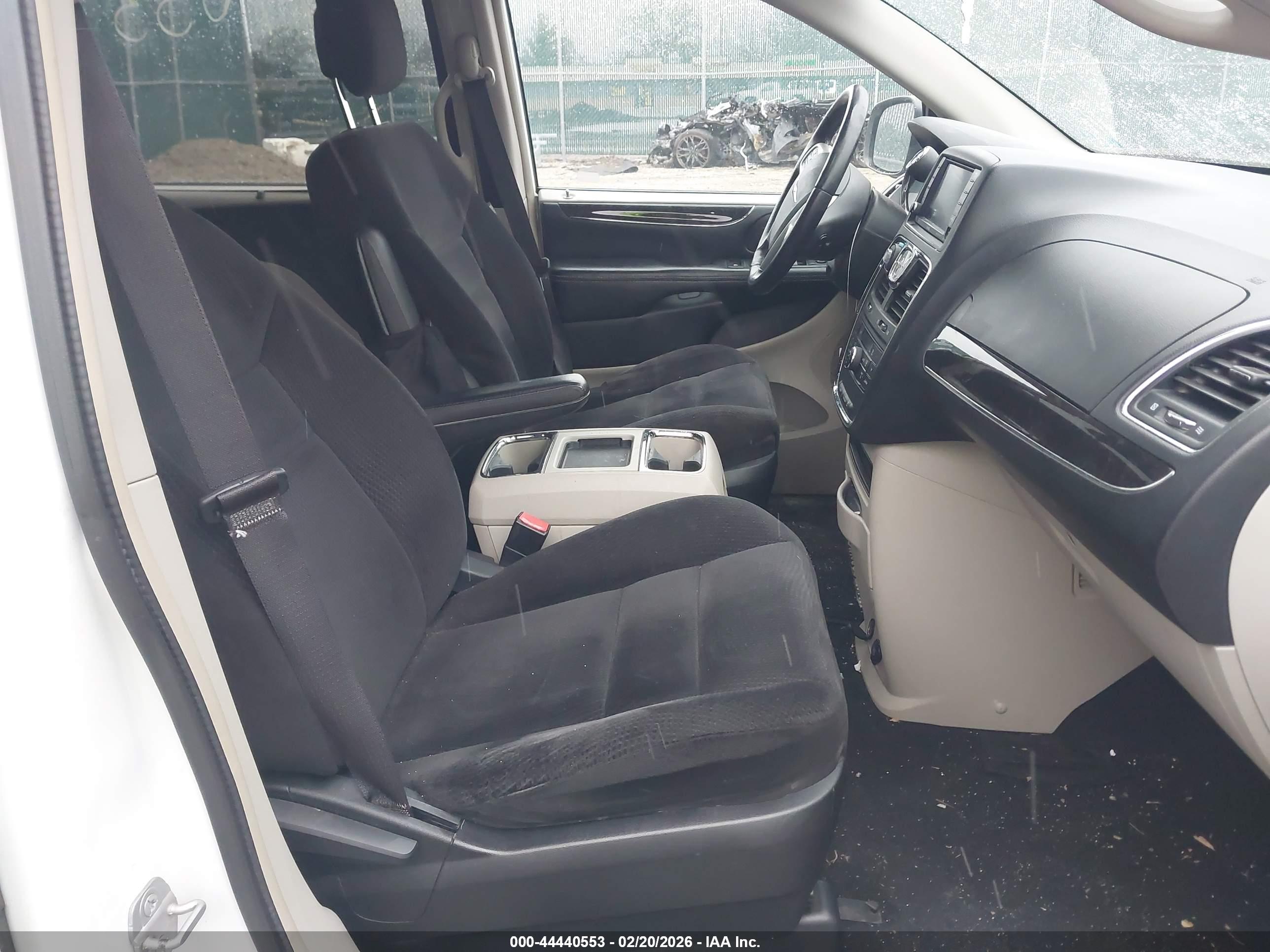 CHRYSLER TOWN image 5