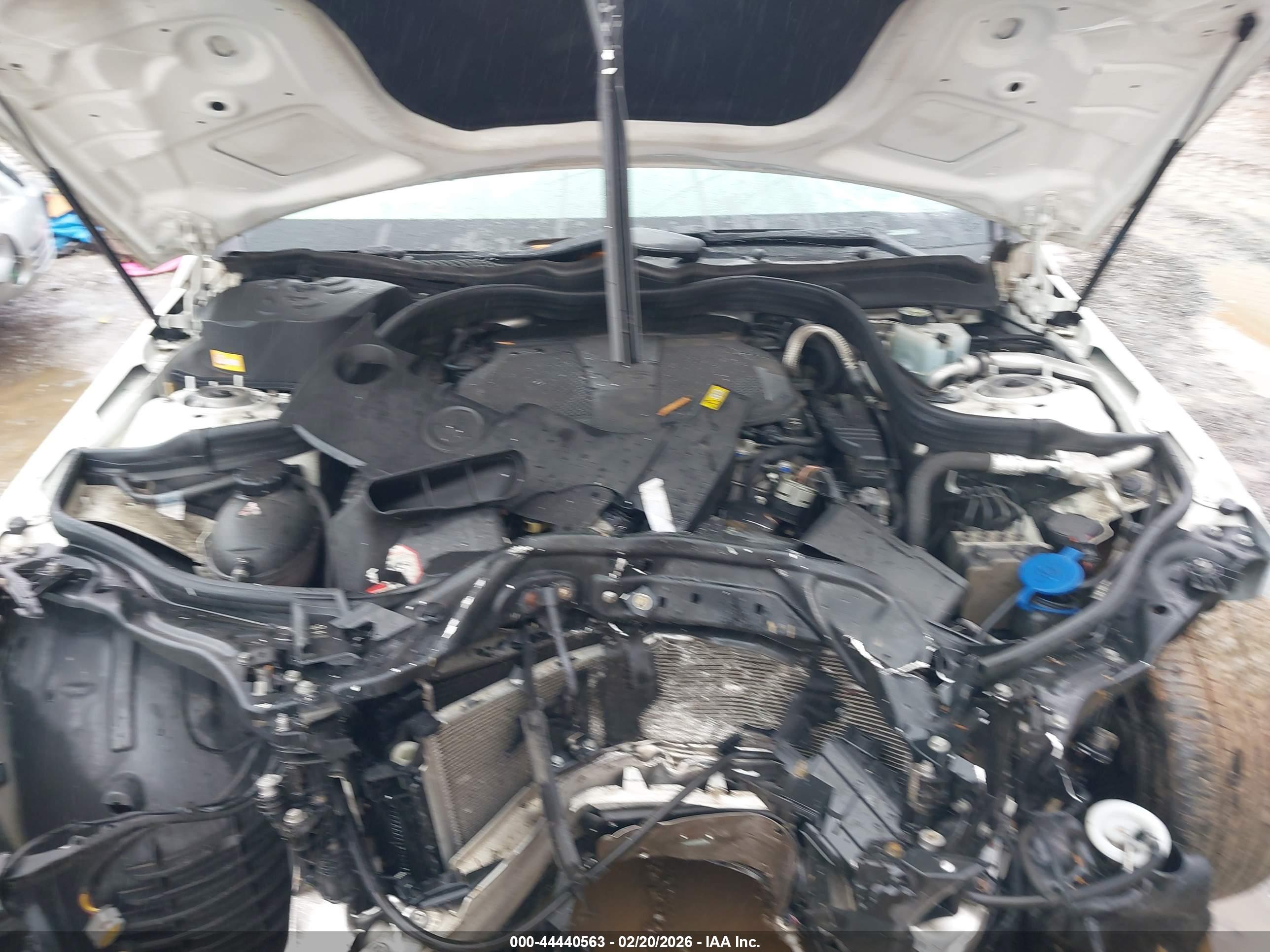 MERCEDES-BENZ E image 10
