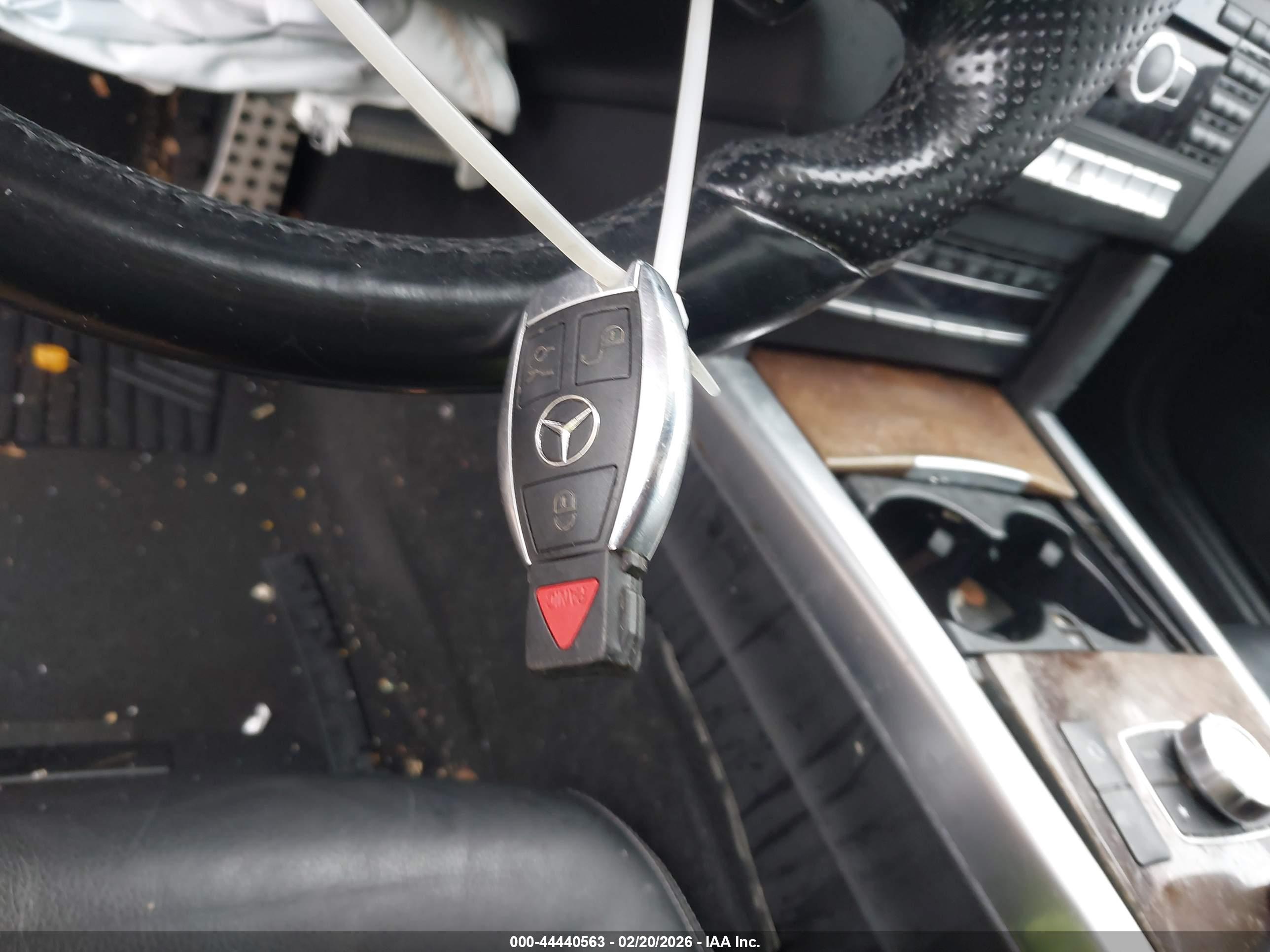 MERCEDES-BENZ E image 11