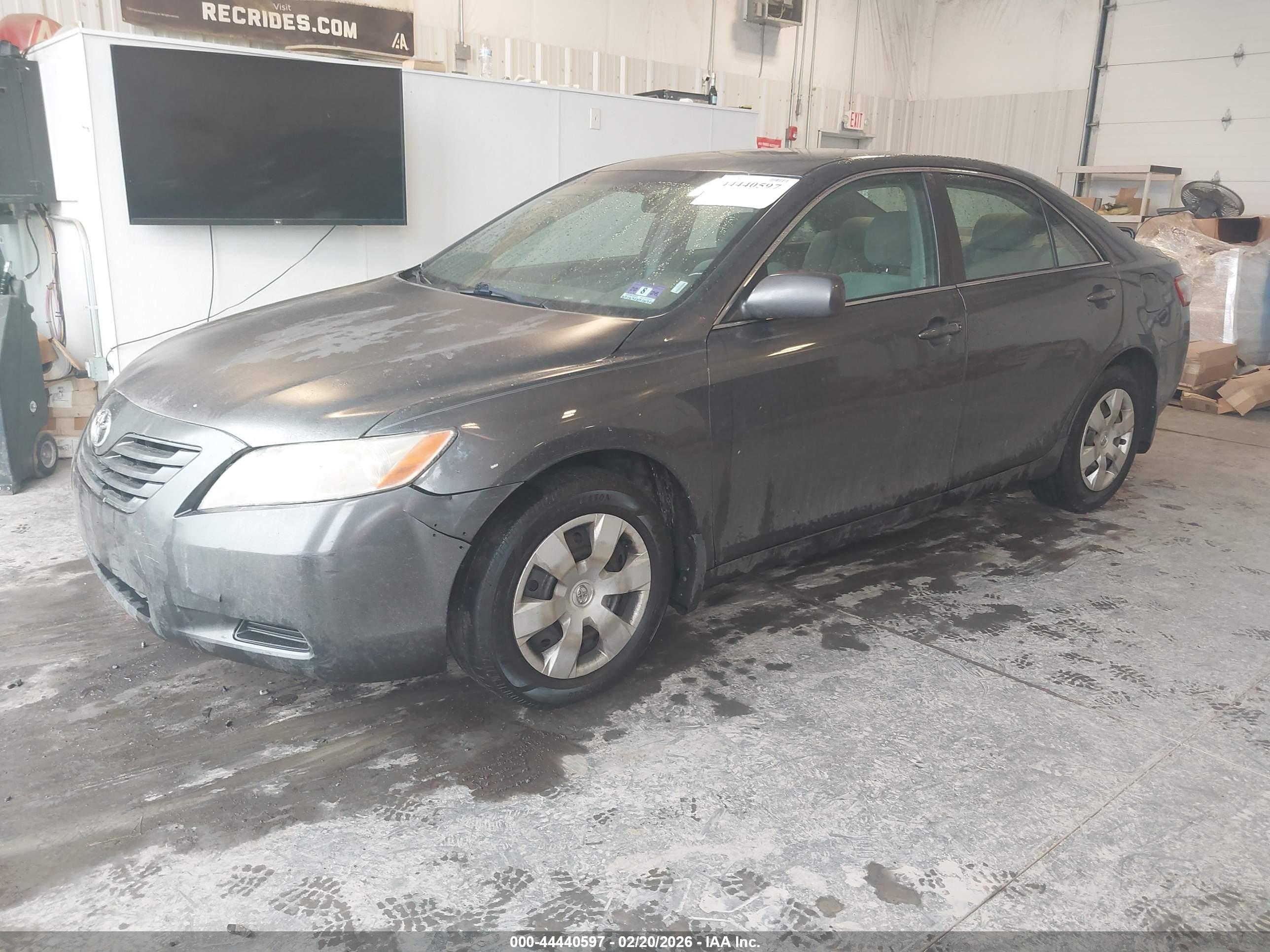 TOYOTA CAMRY image 2
