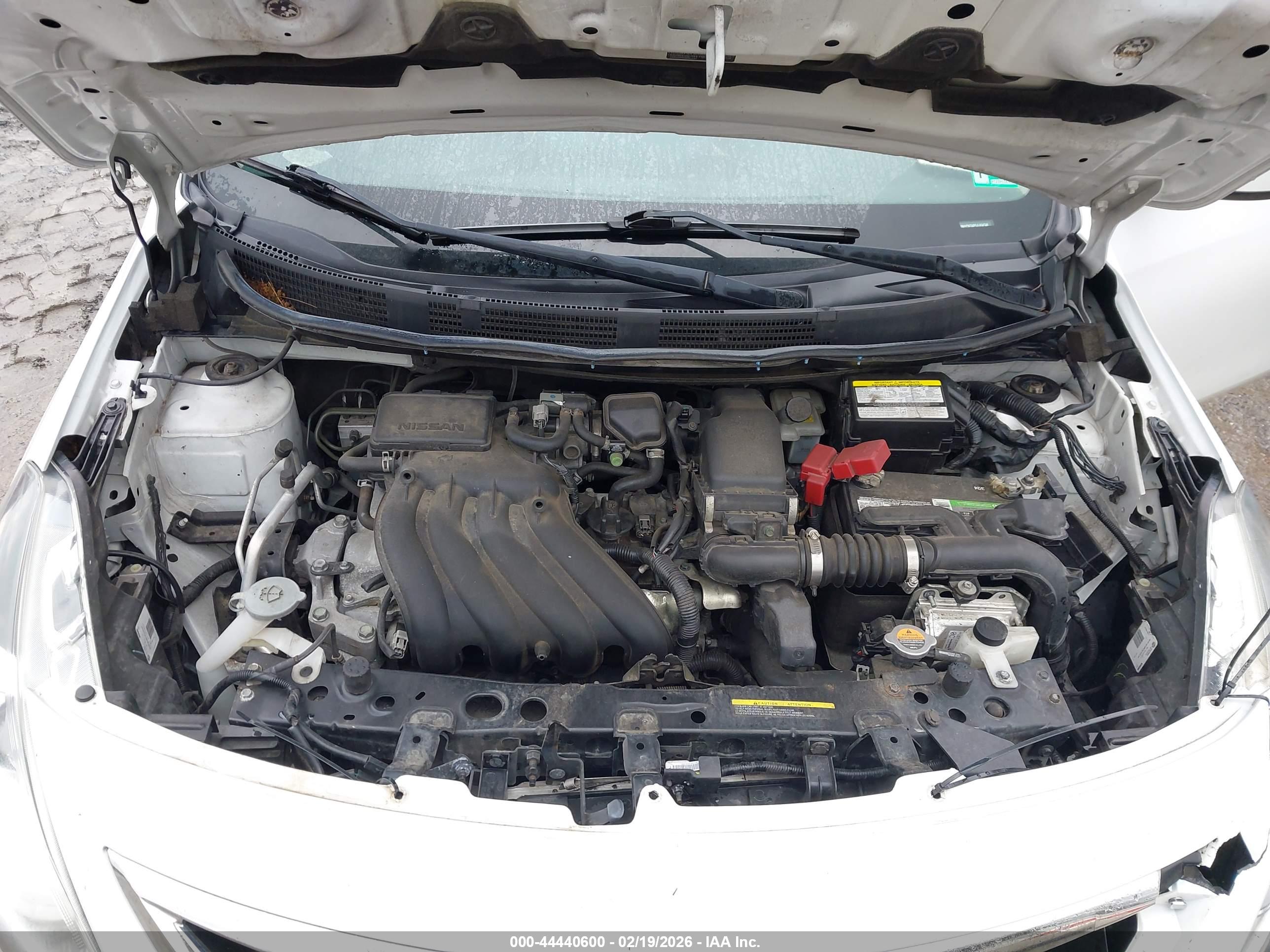 NISSAN VERSA image 10