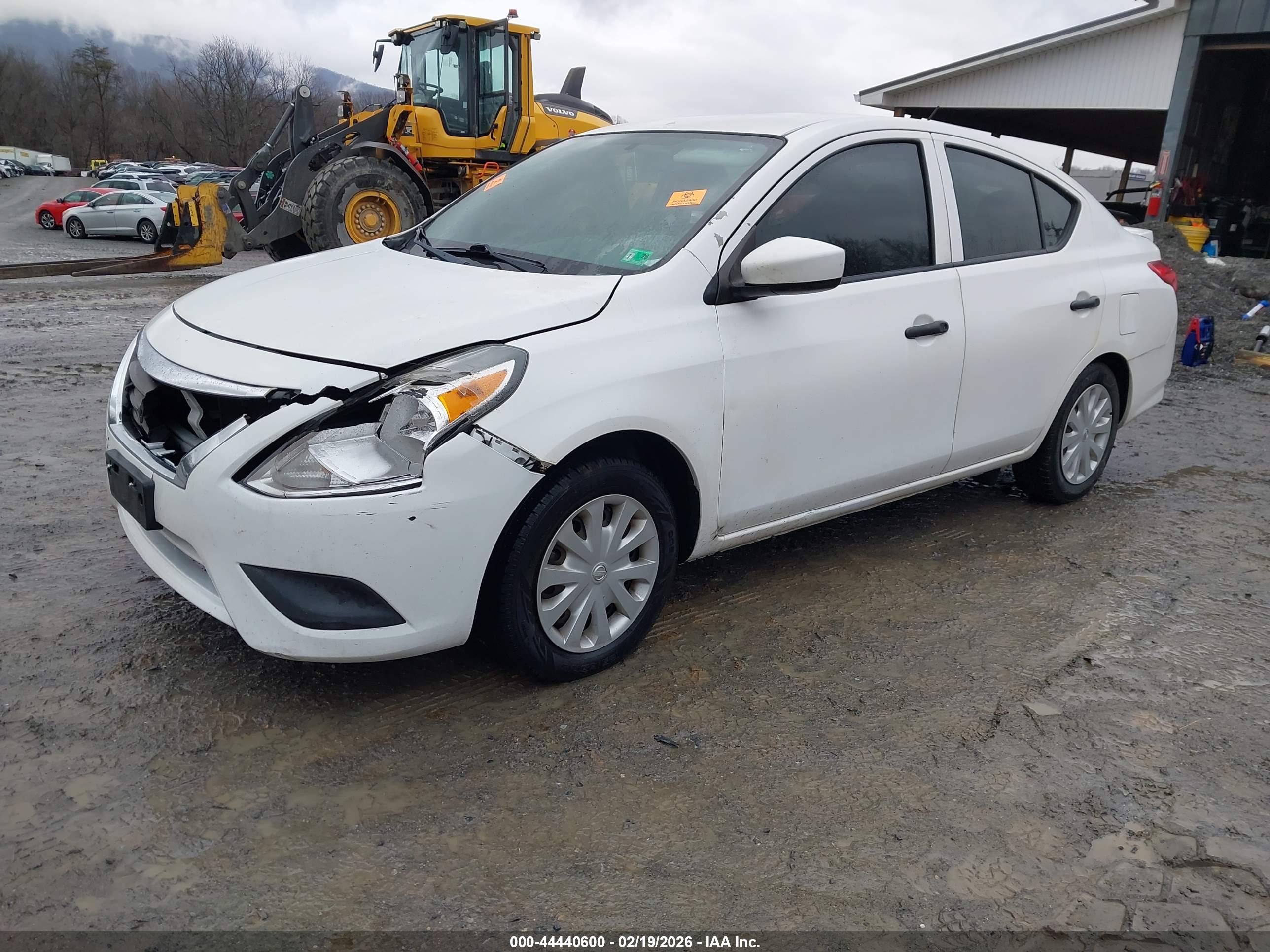 NISSAN VERSA image 2