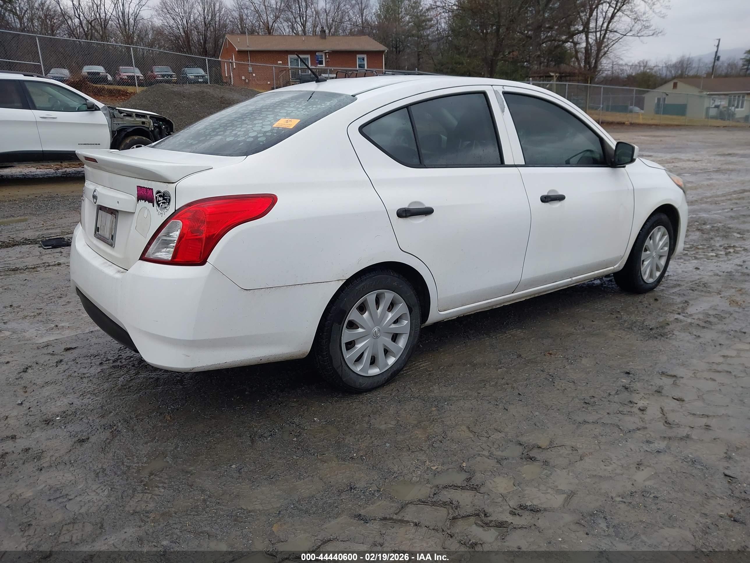 NISSAN VERSA image 4