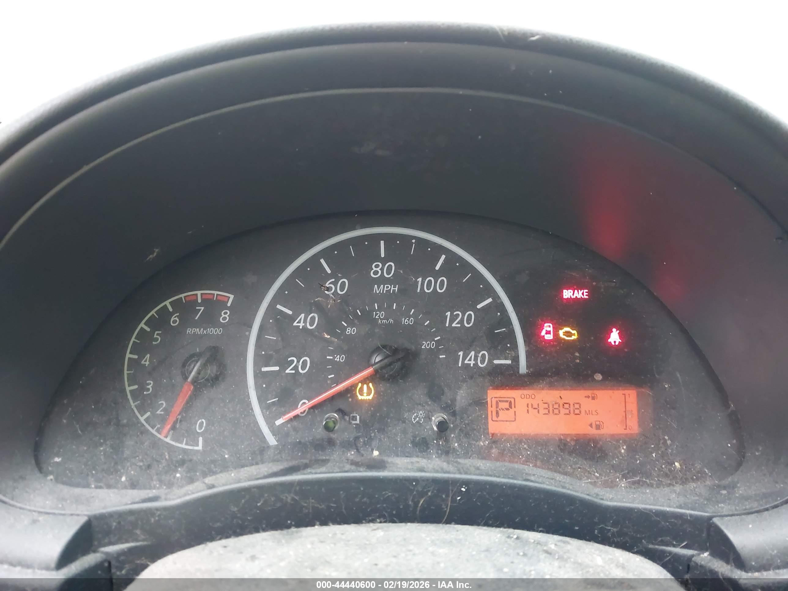NISSAN VERSA image 7
