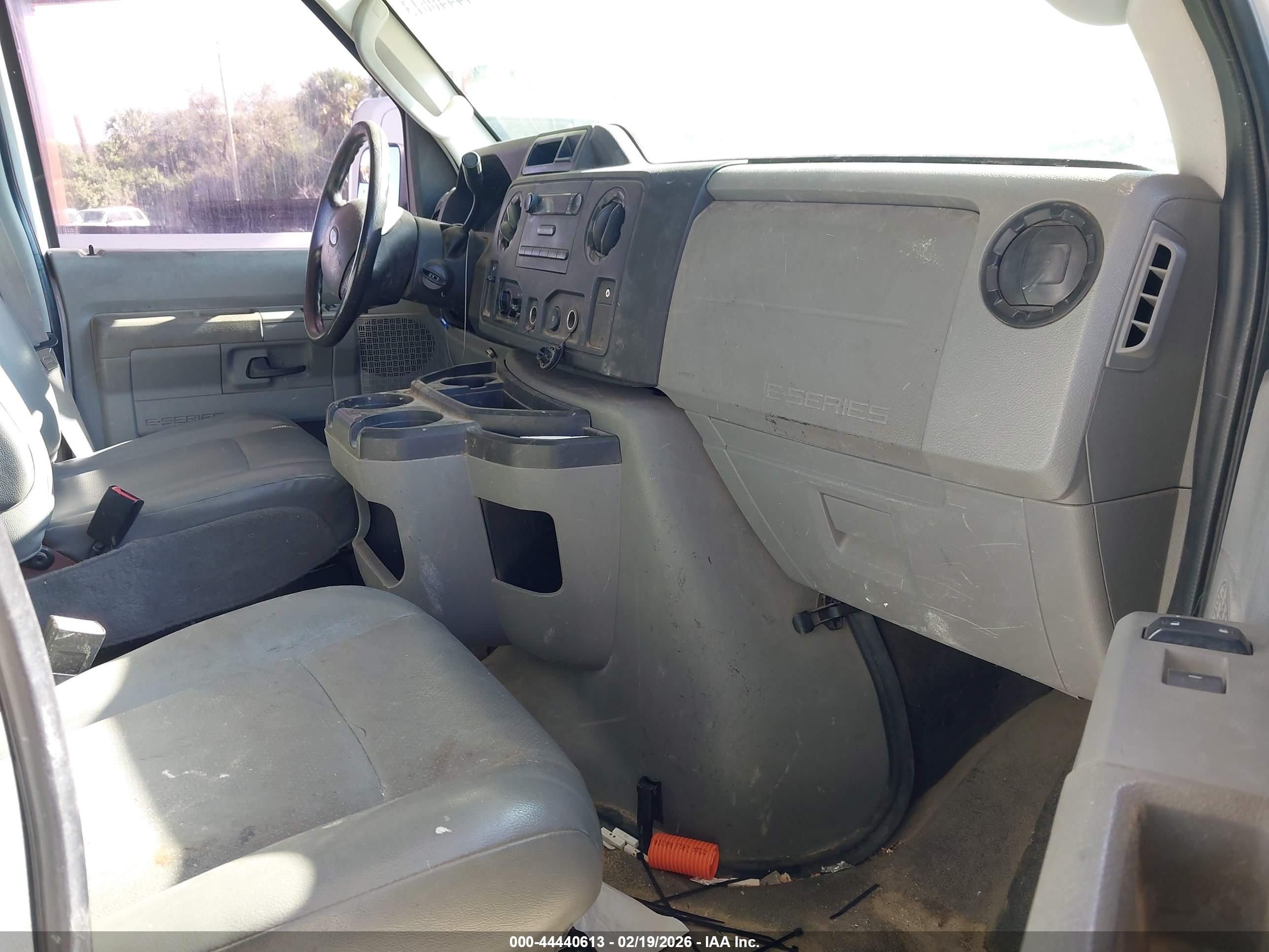 FORD E-250 image 5