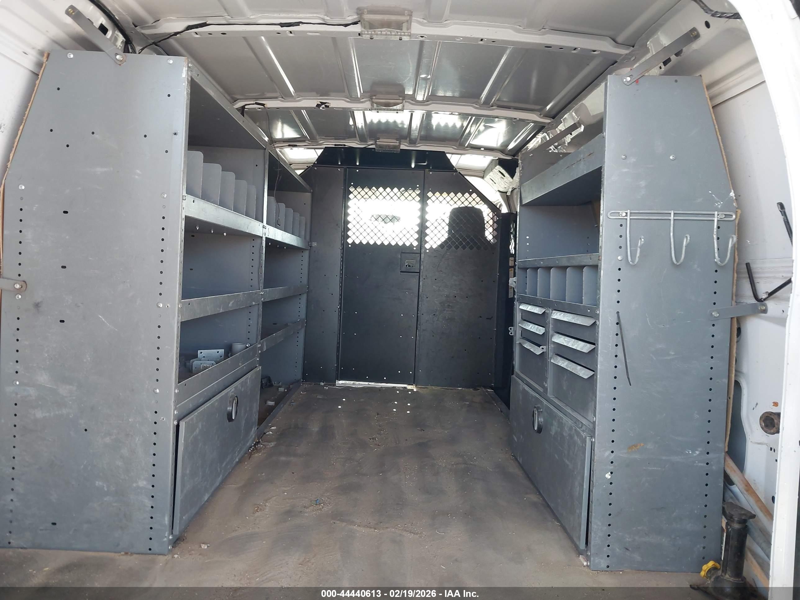 FORD E-250 image 8