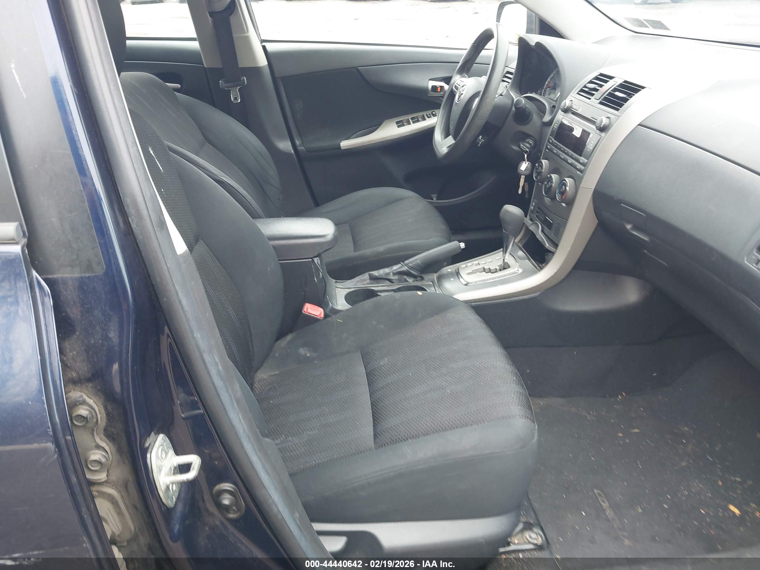 TOYOTA COROLLA image 5