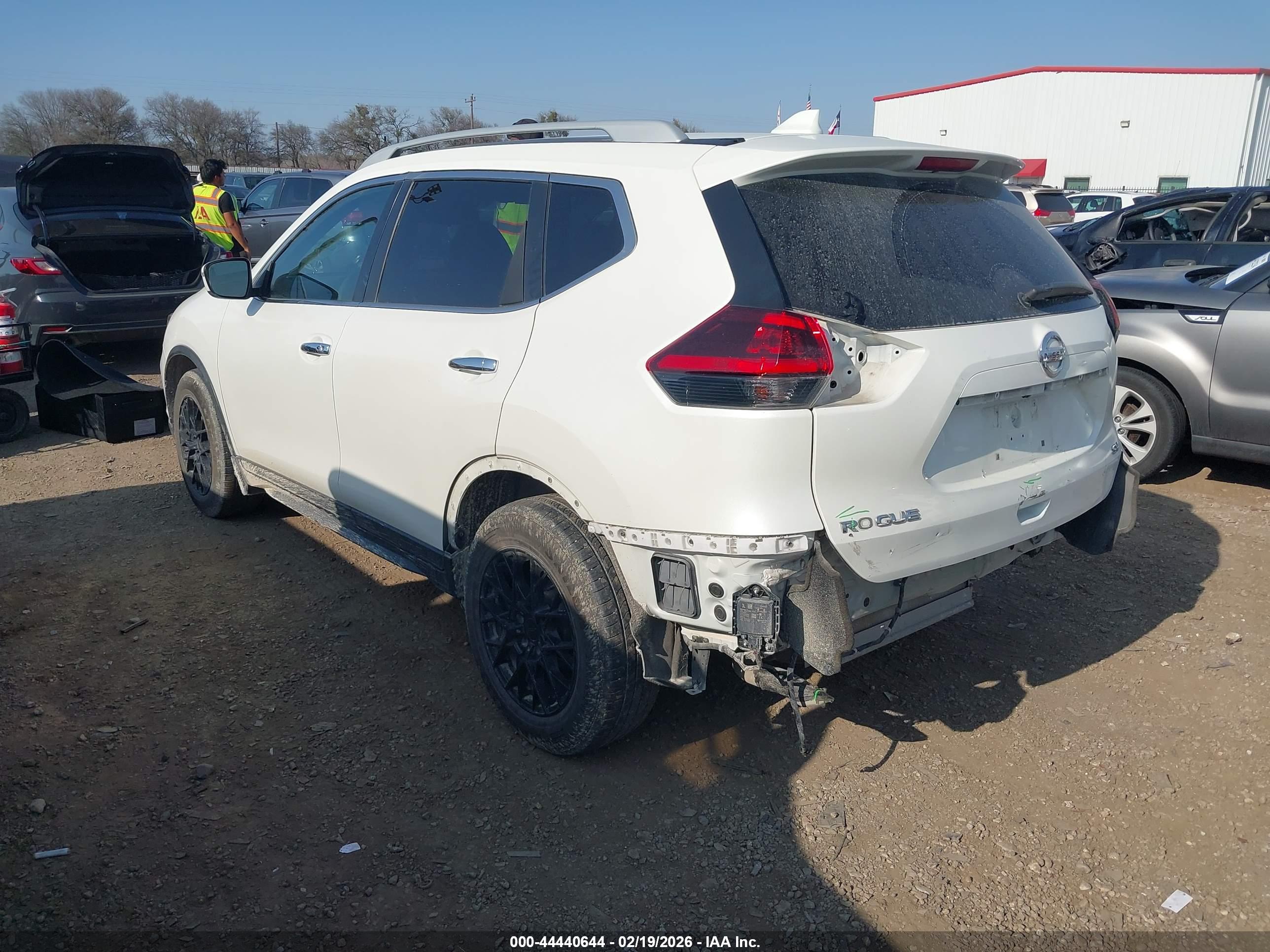 NISSAN ROGUE image 3