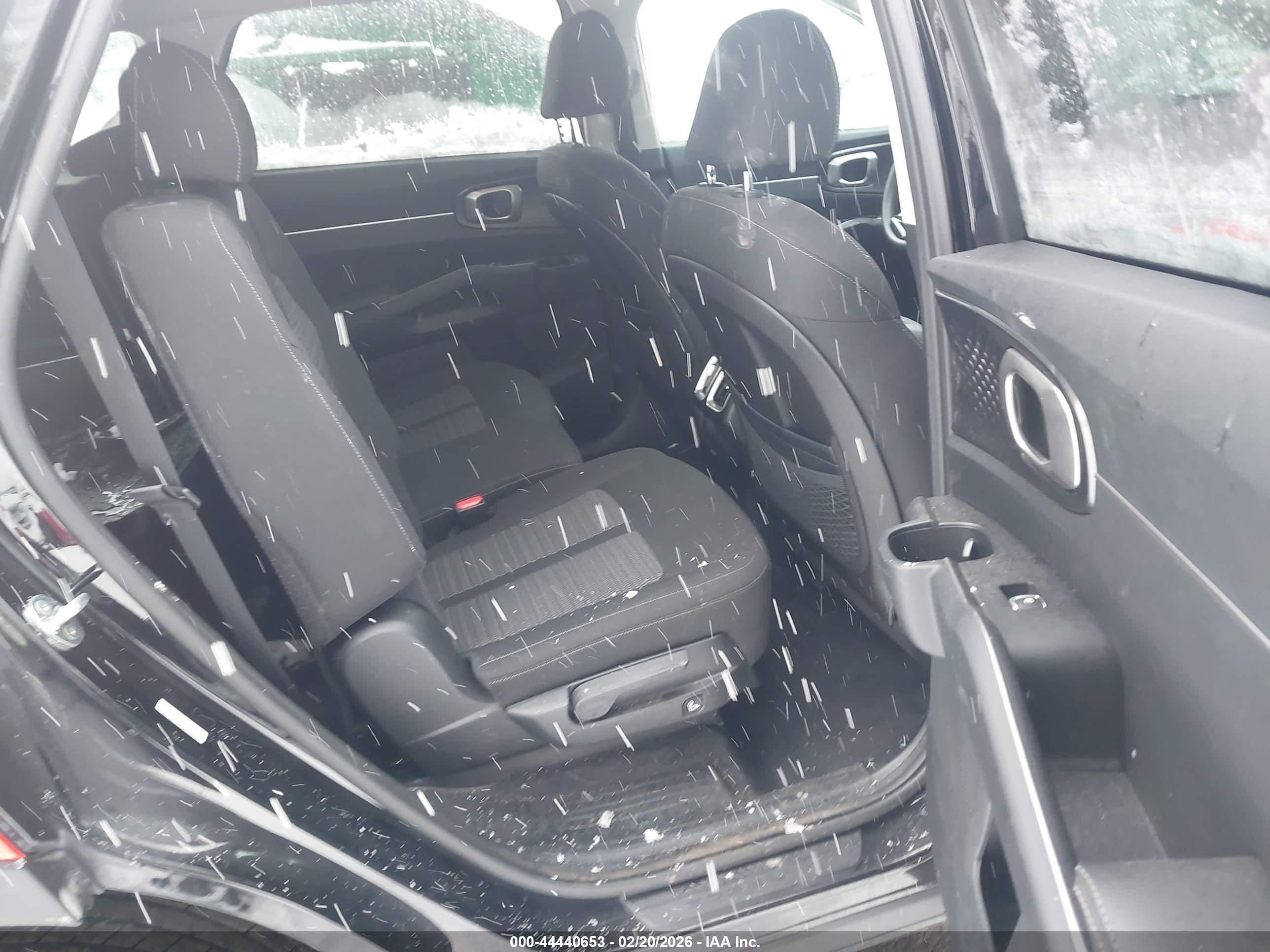 KIA SORENTO image 8
