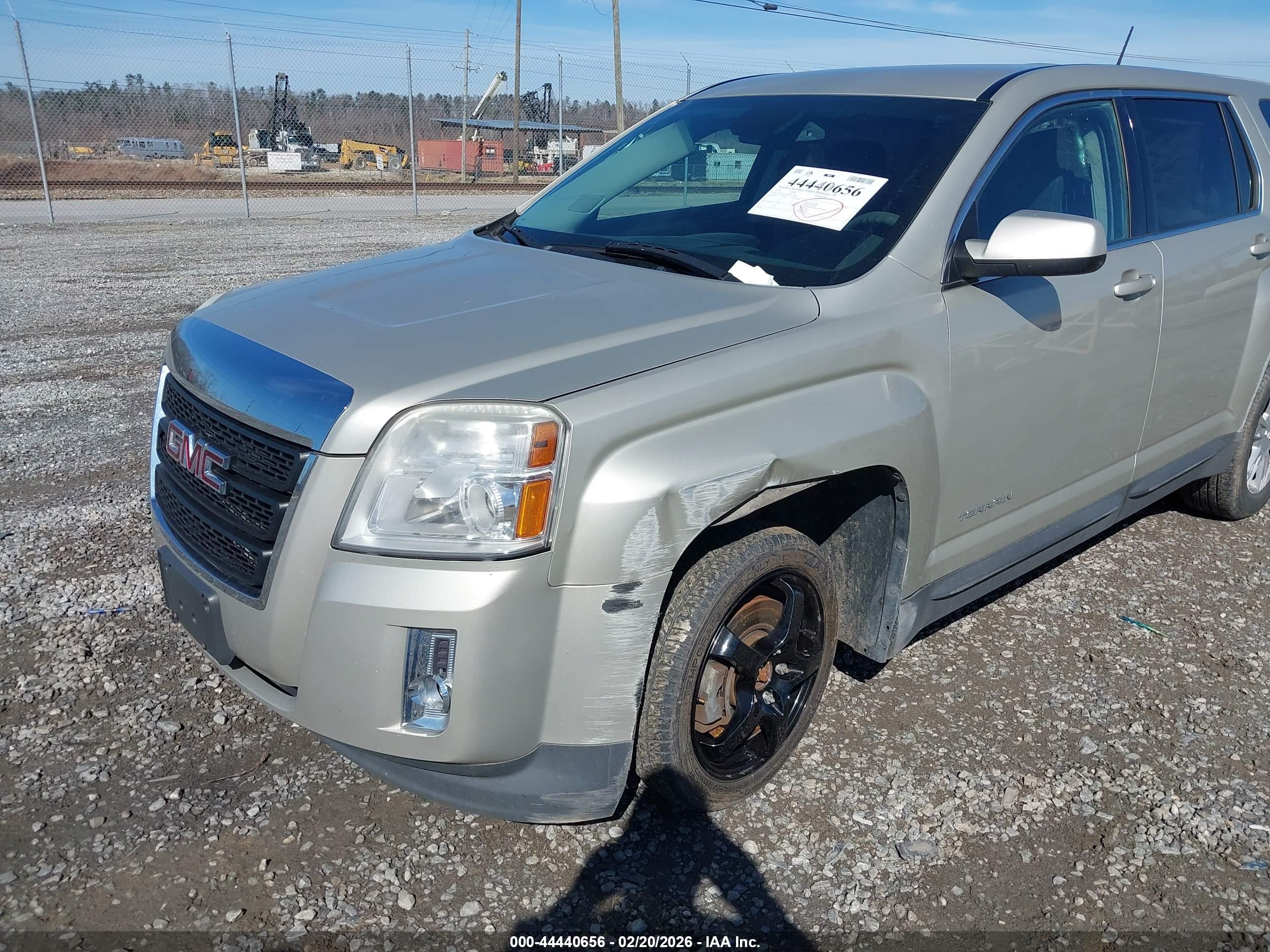 GMC TERRAIN image 6