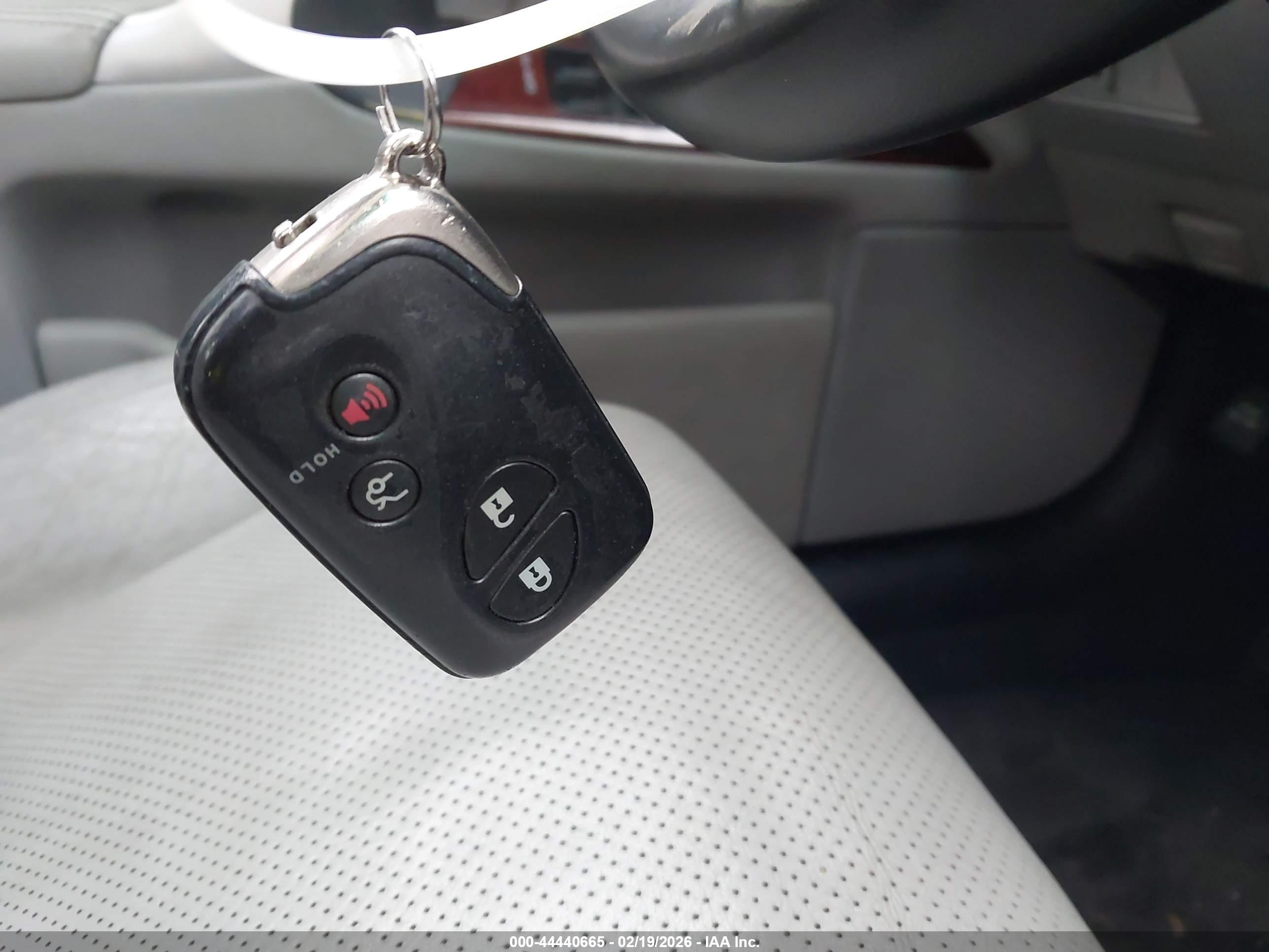 LEXUS IS image 11