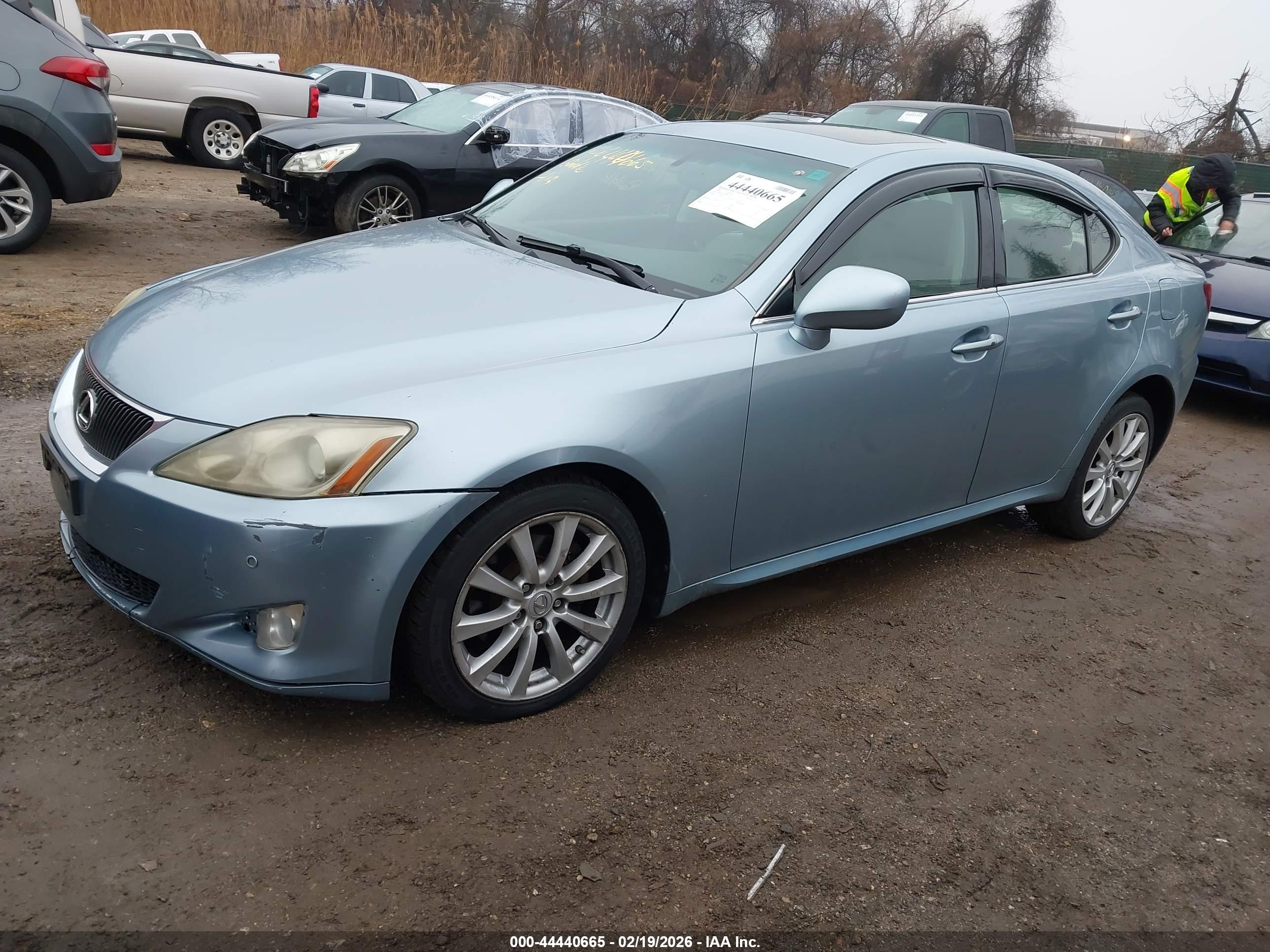 LEXUS IS image 2