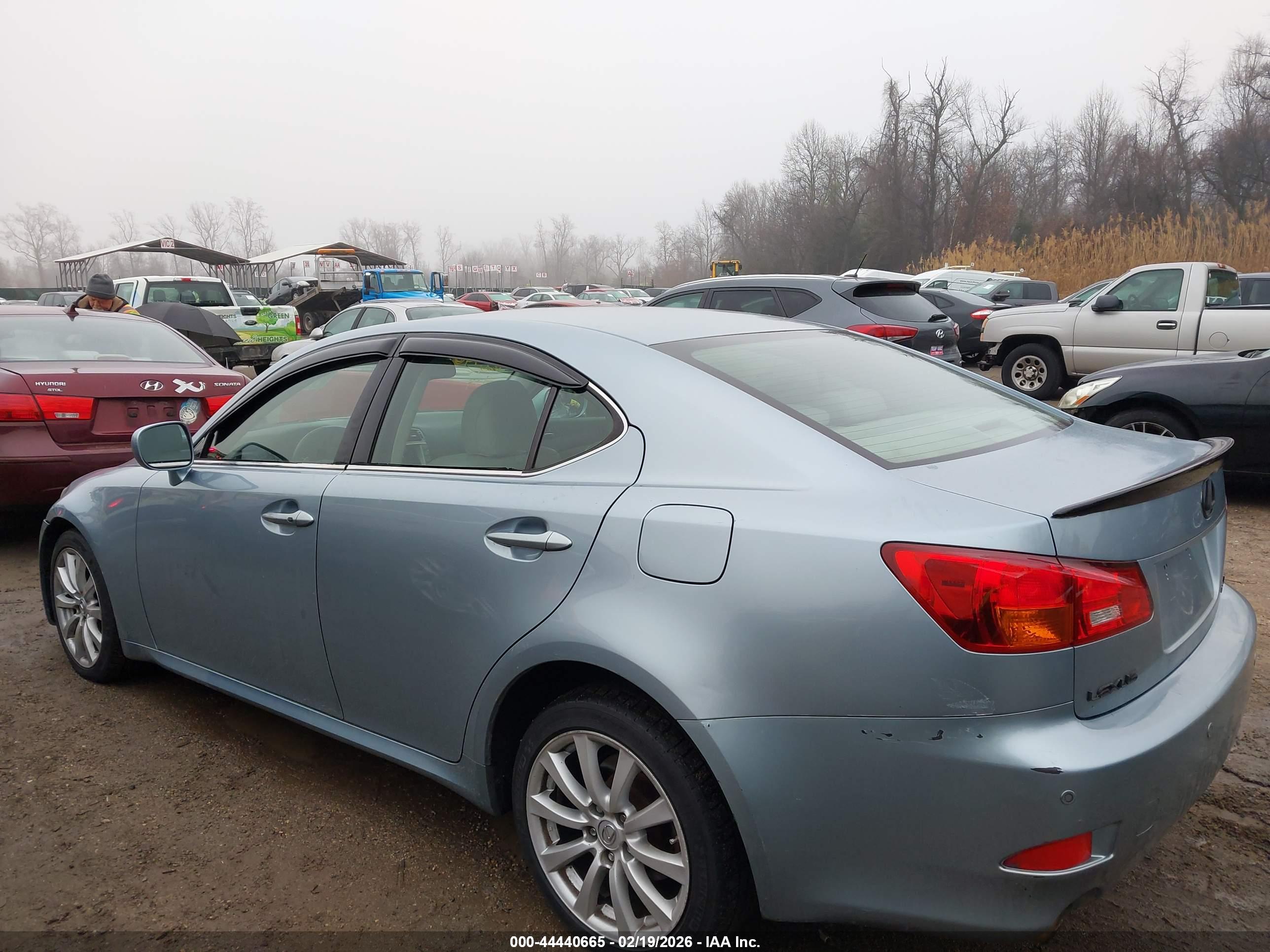 LEXUS IS image 3