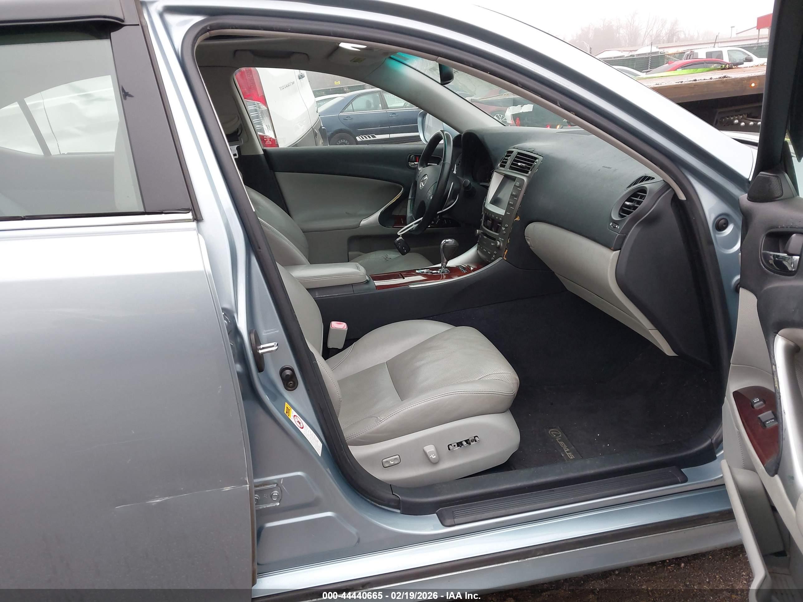 LEXUS IS image 5