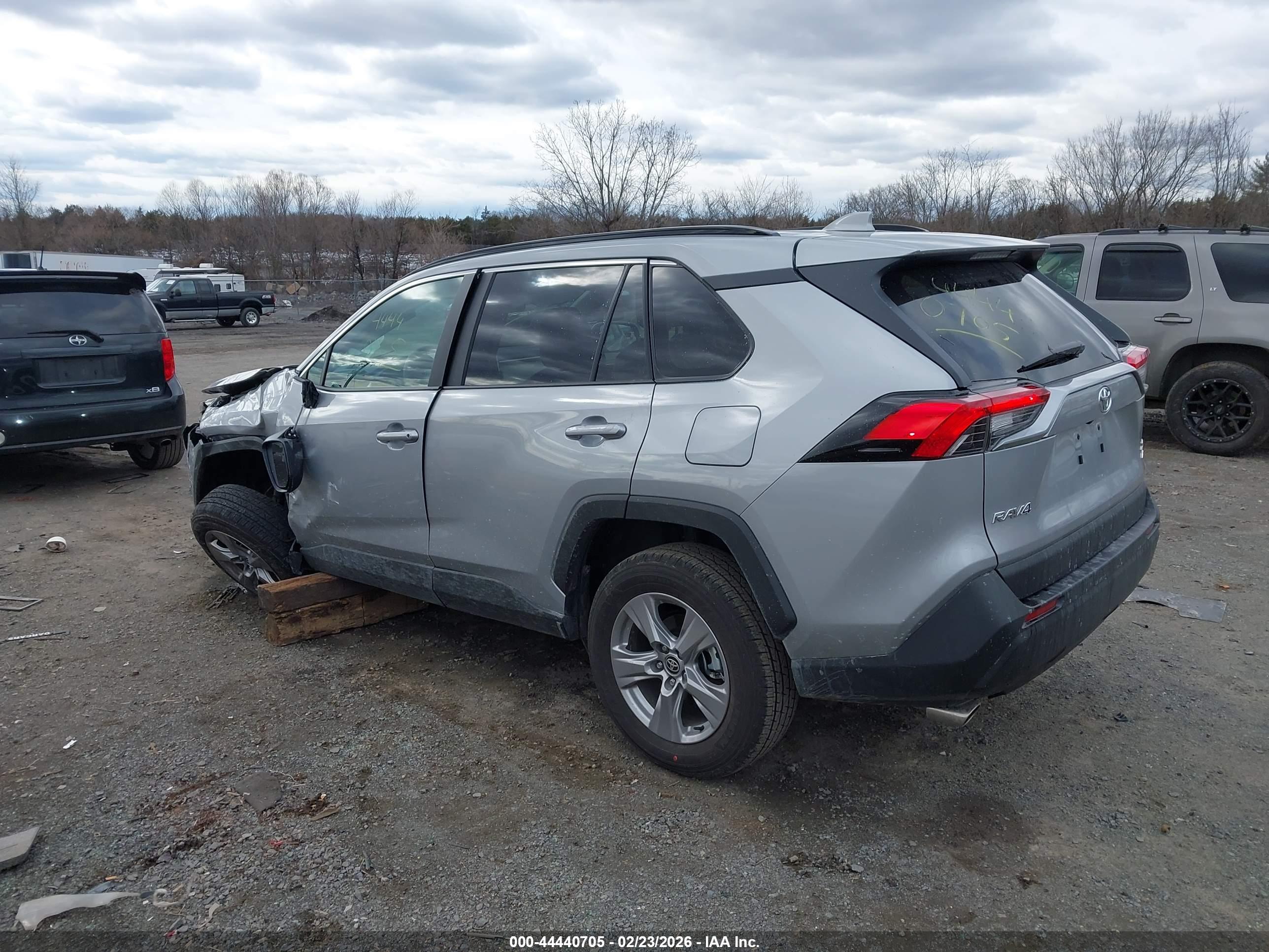 TOYOTA RAV4 image 3