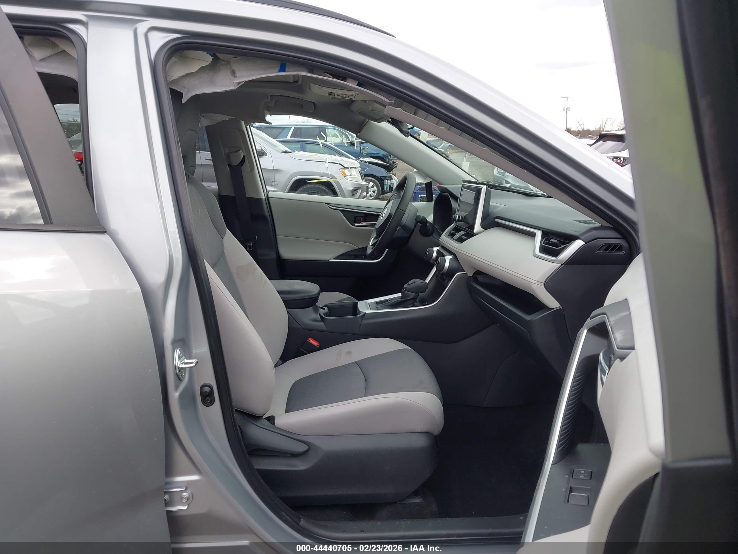 TOYOTA RAV4 image 5