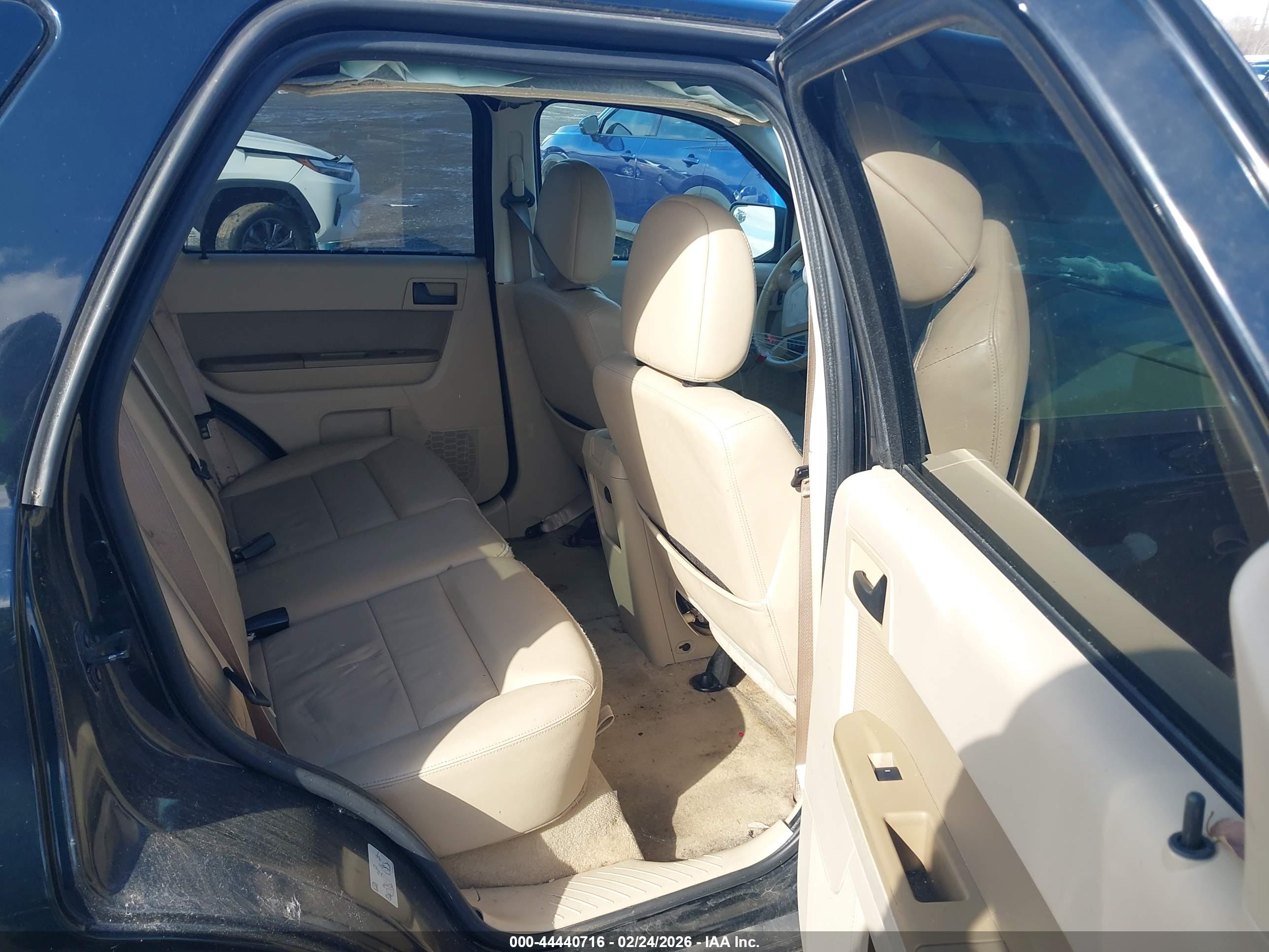 FORD ESCAPE image 8