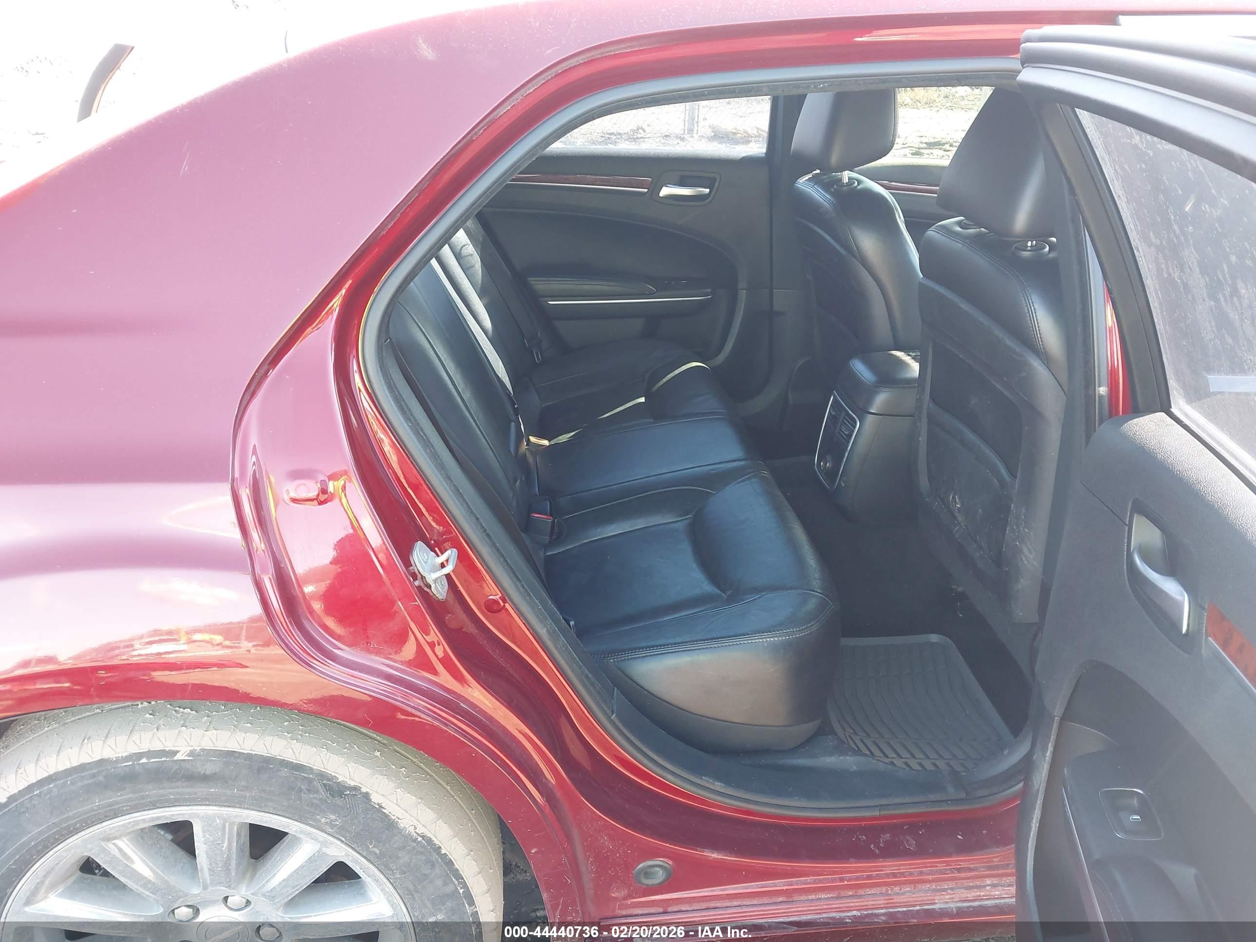 CHRYSLER 300 image 8
