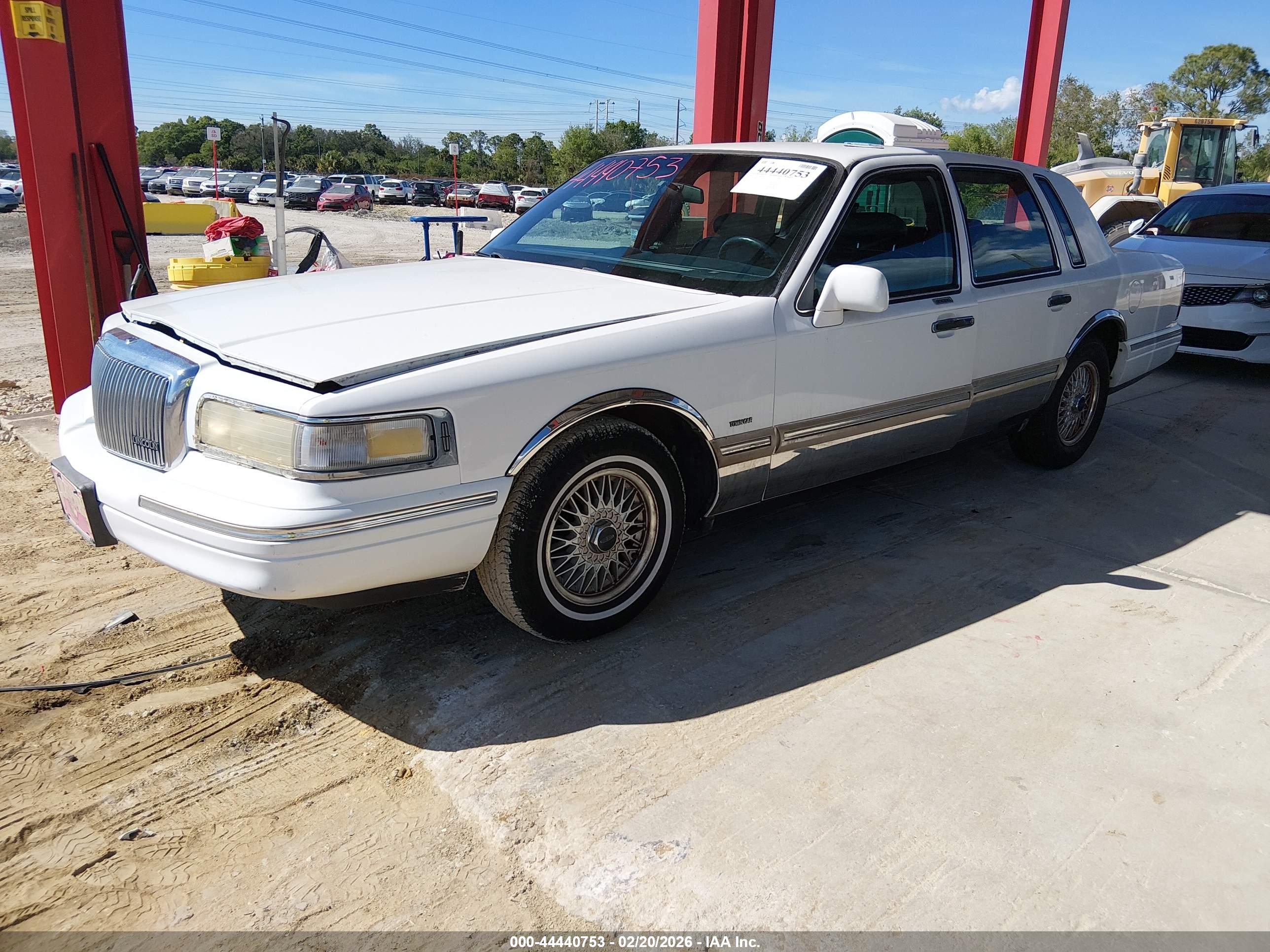 LINCOLN TOWN image 2