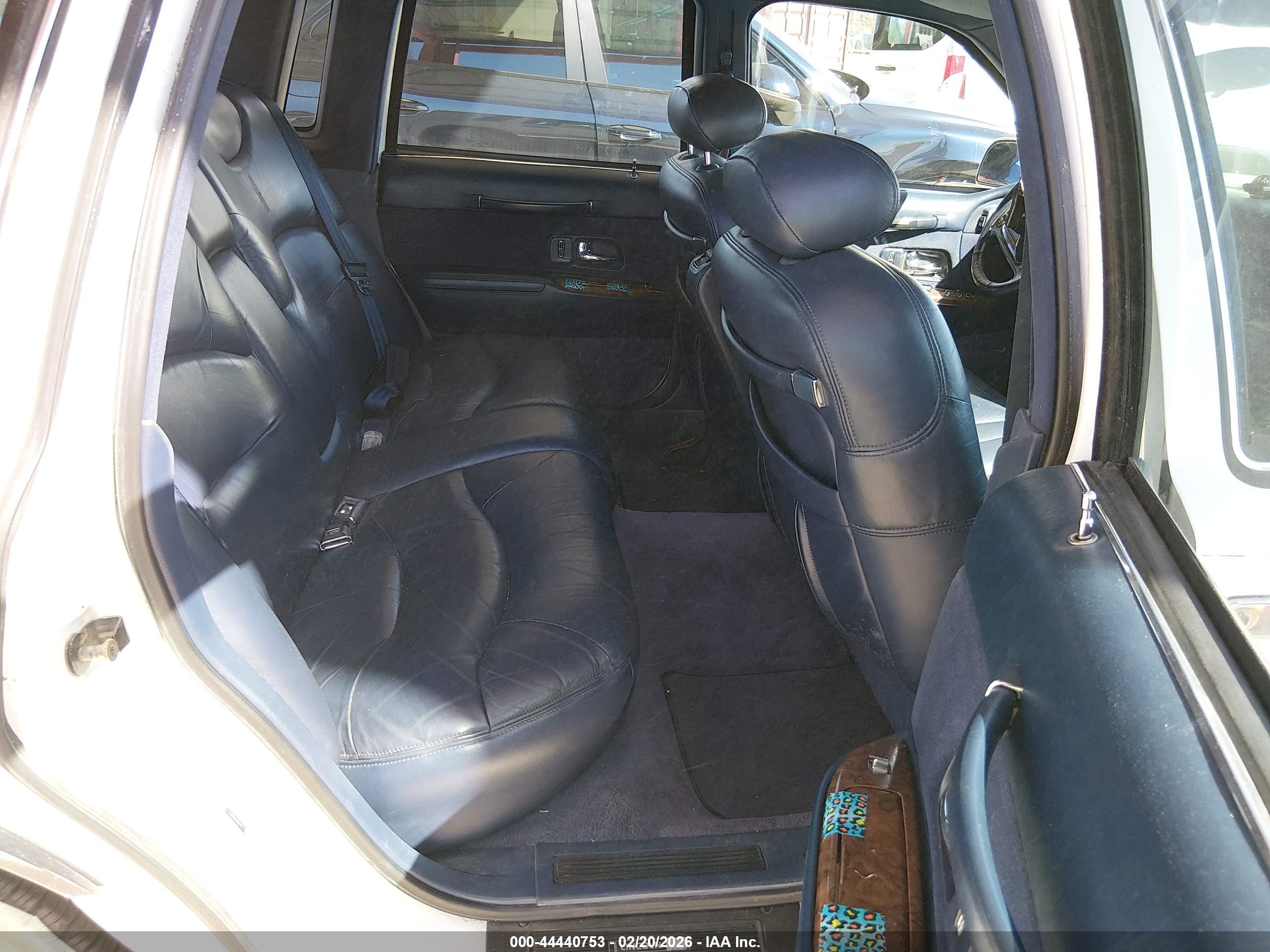 LINCOLN TOWN image 8