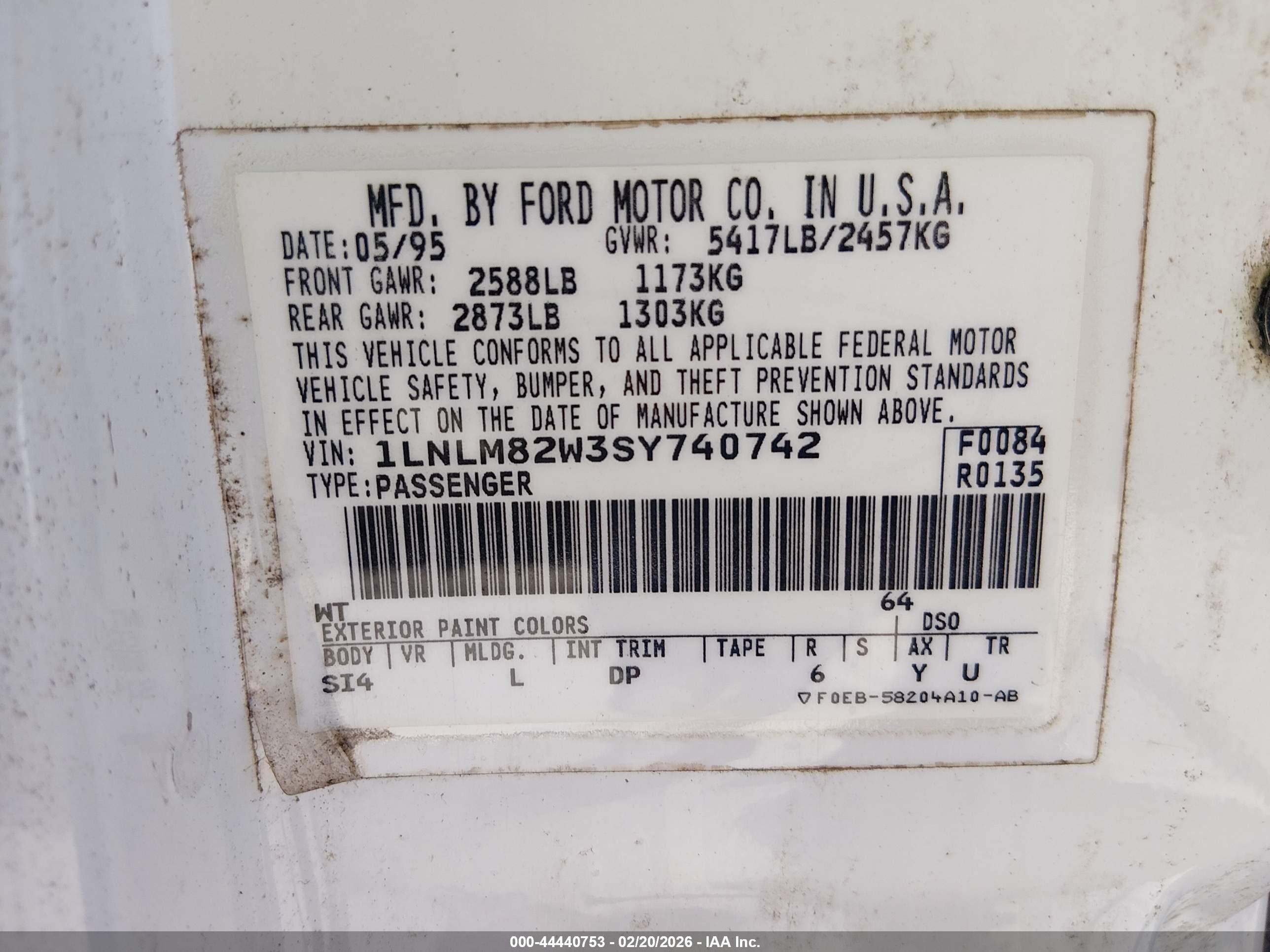 LINCOLN TOWN image 9