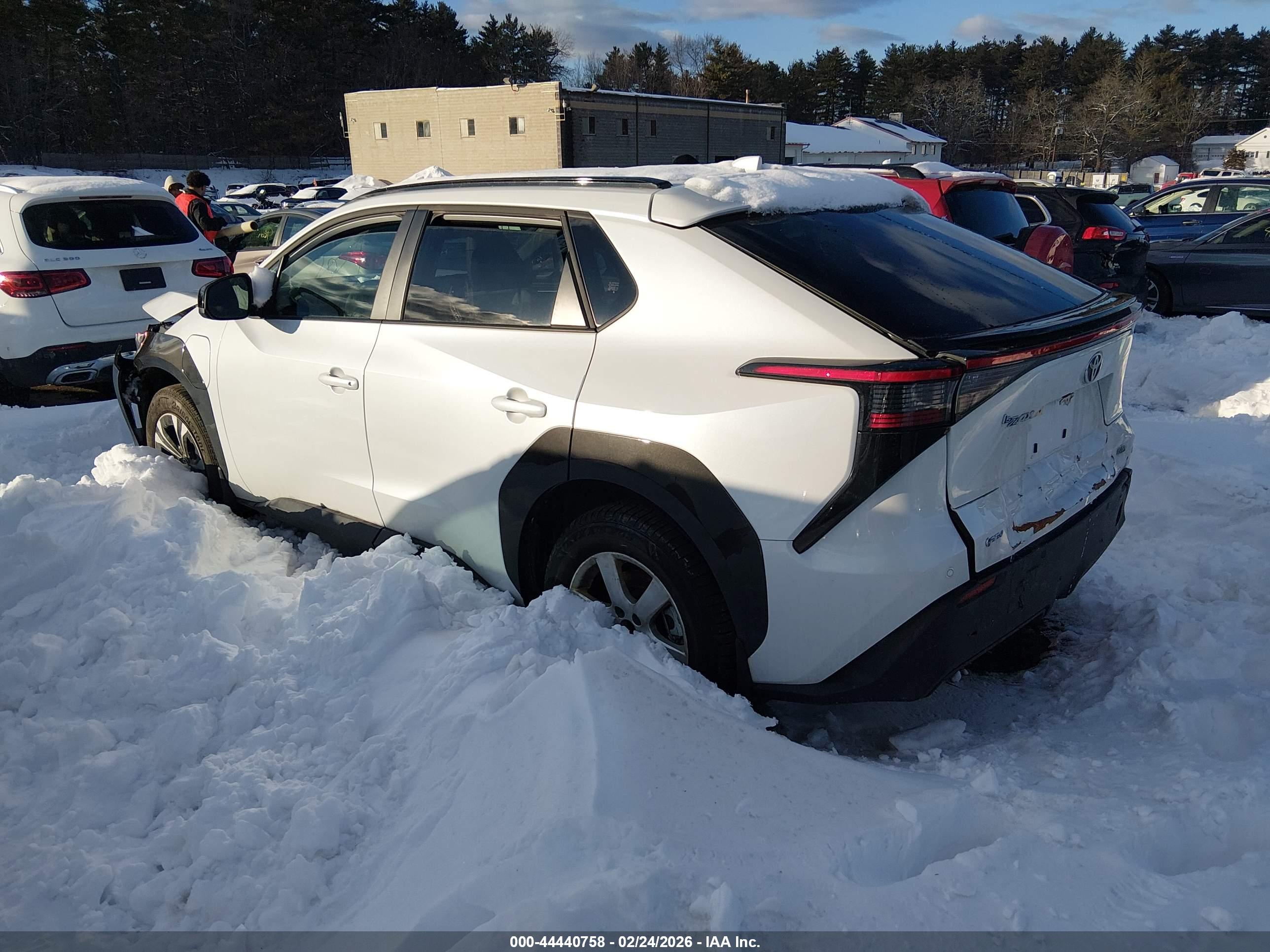TOYOTA BZ4X image 3
