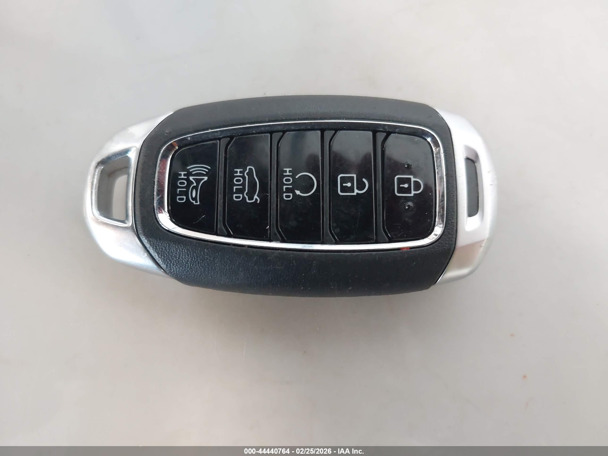 HYUNDAI ELANTRA image 11
