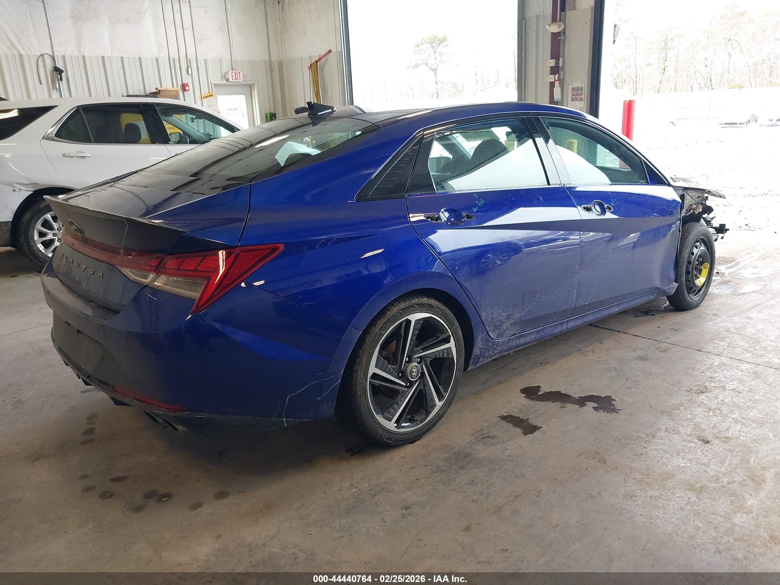 HYUNDAI ELANTRA image 4