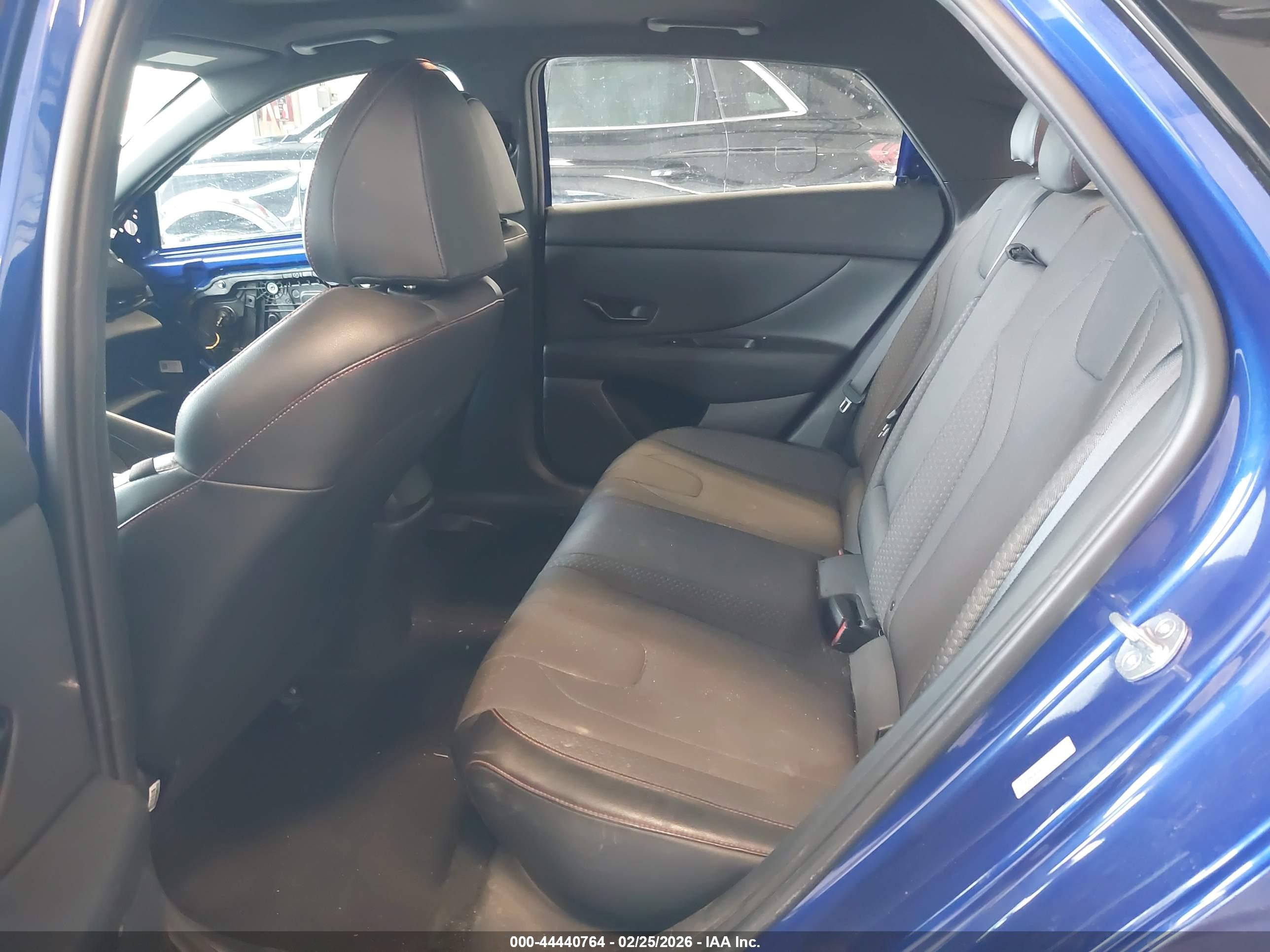HYUNDAI ELANTRA image 8