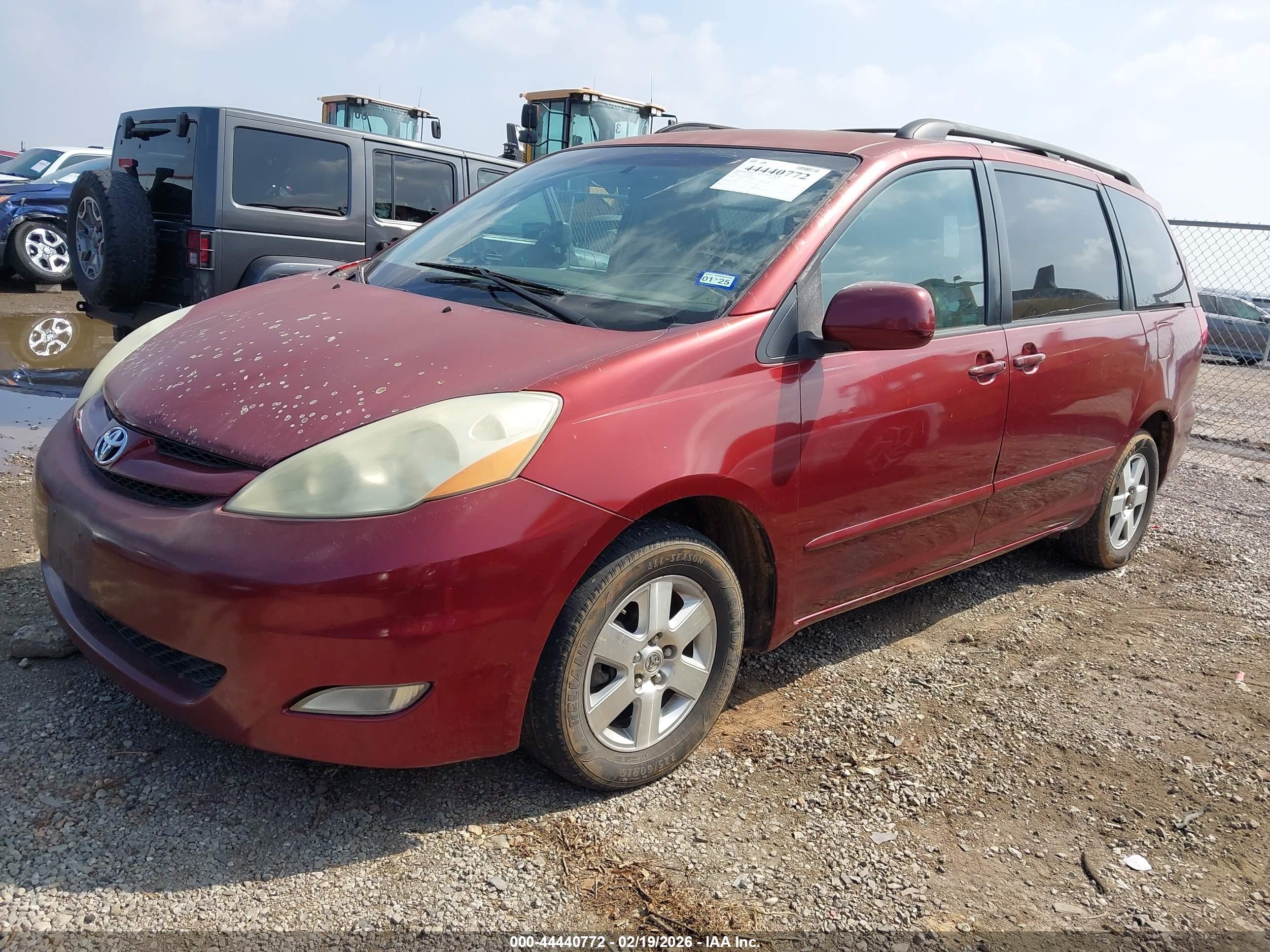 TOYOTA SIENNA image 2