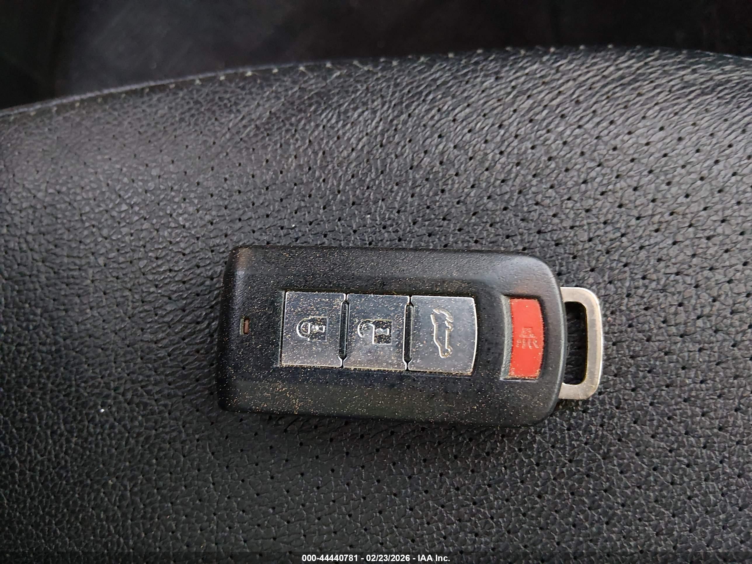 MITSUBISHI OUTLANDER image 11